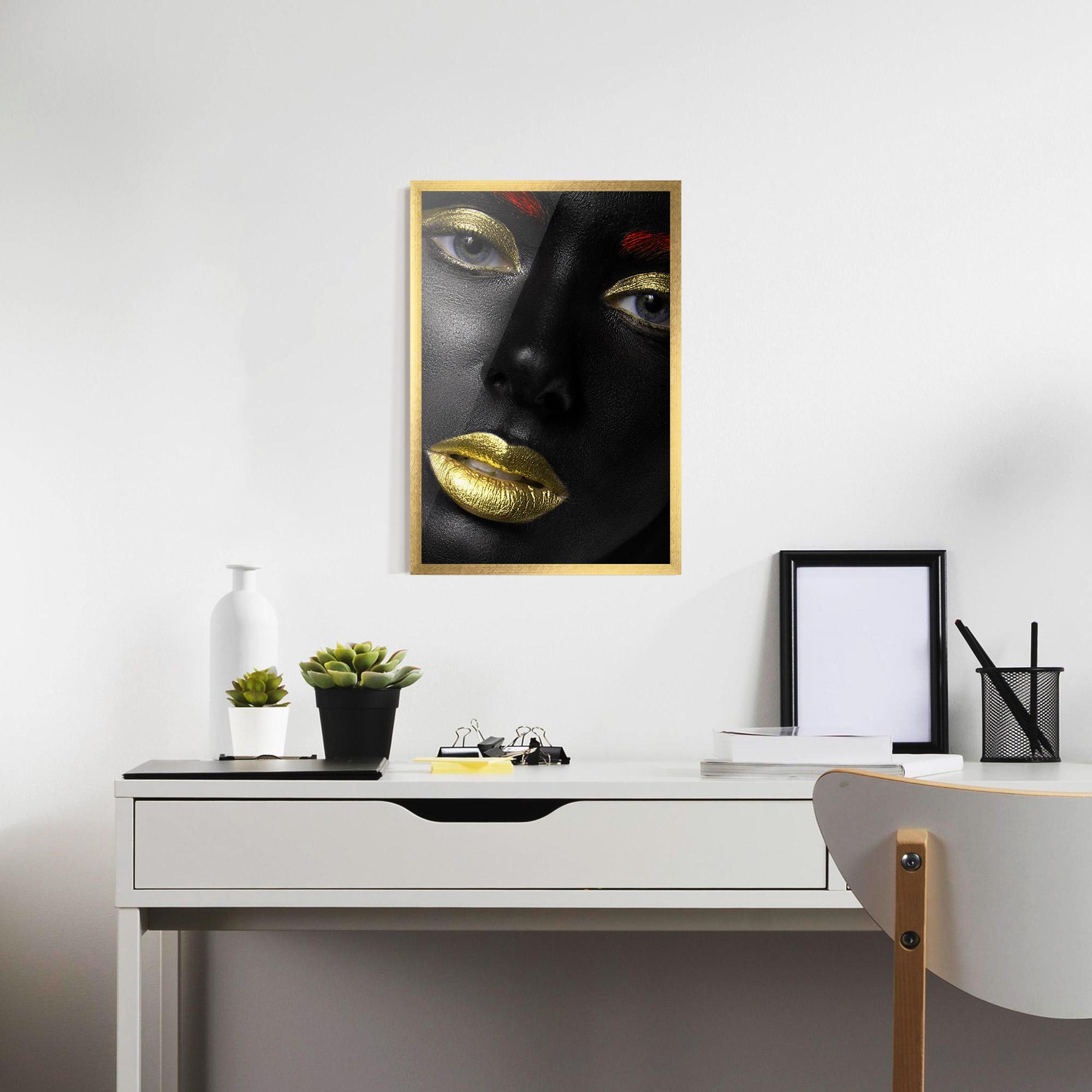 Gerahmte Poster Gold Make Up And Lips mockup 7