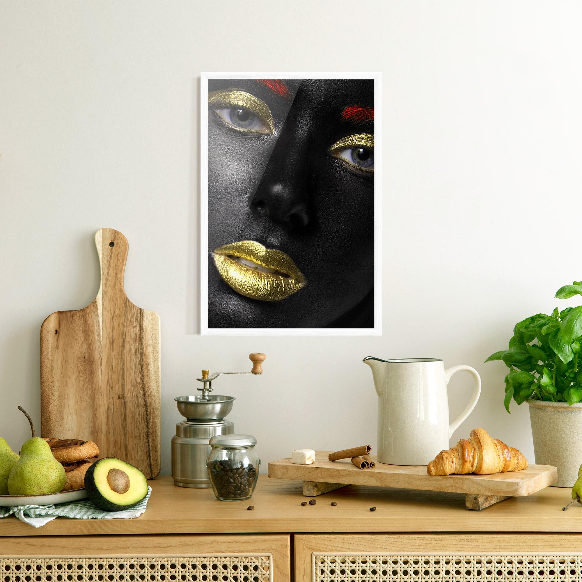 Gerahmte Poster Gold Make Up And Lips mockup 8