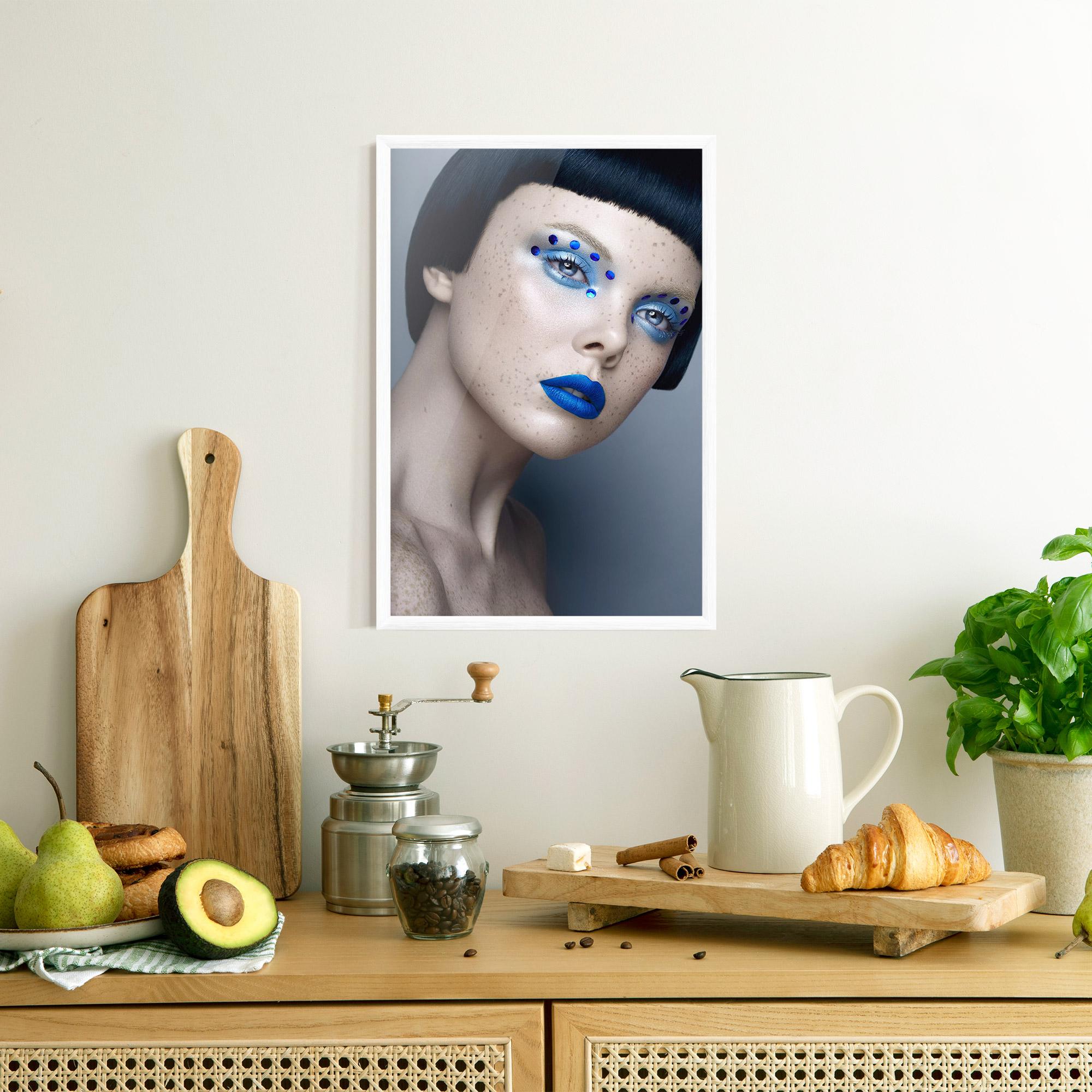 Gerahmte Poster Pretty Blue Makeup mockup 8