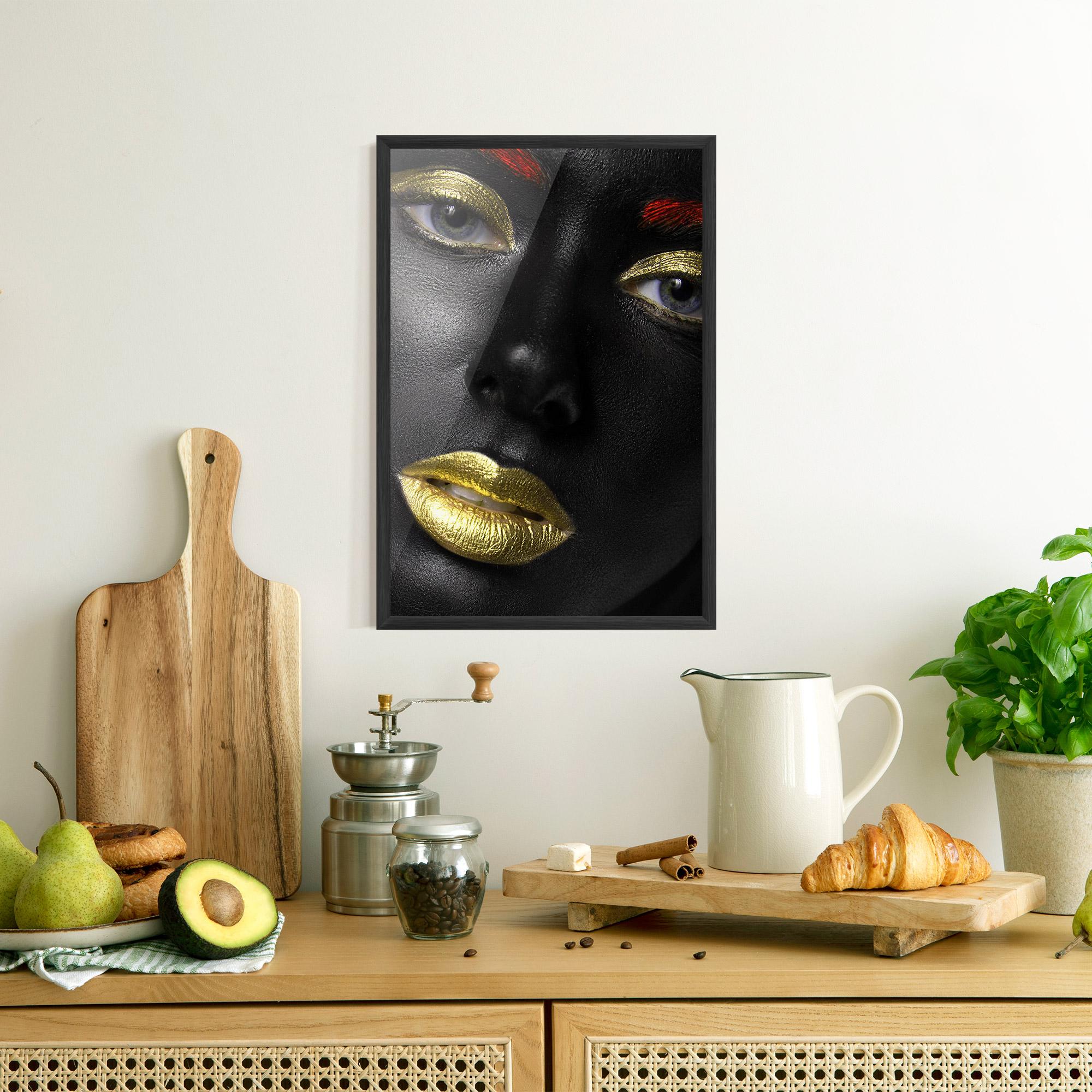 Gerahmte Poster Gold Make Up And Lips mockup 8
