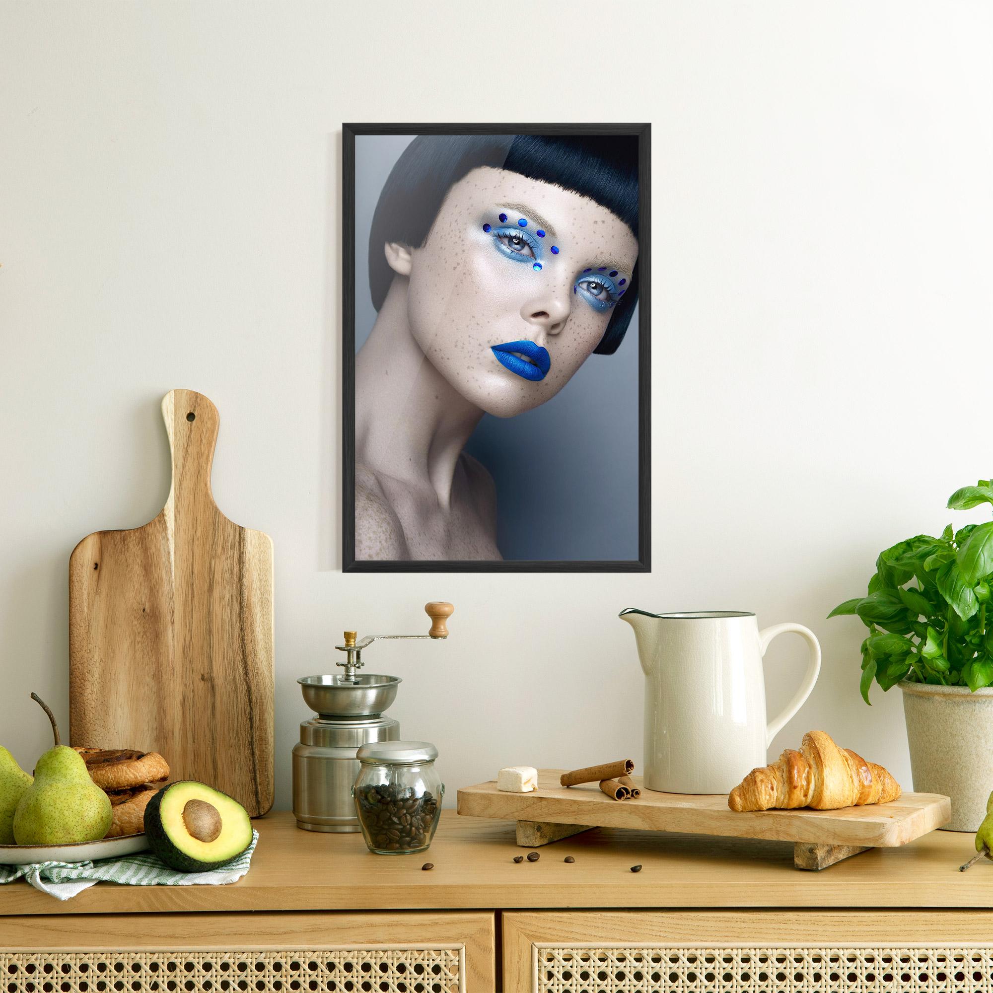 Gerahmte Poster Pretty Blue Makeup mockup 8