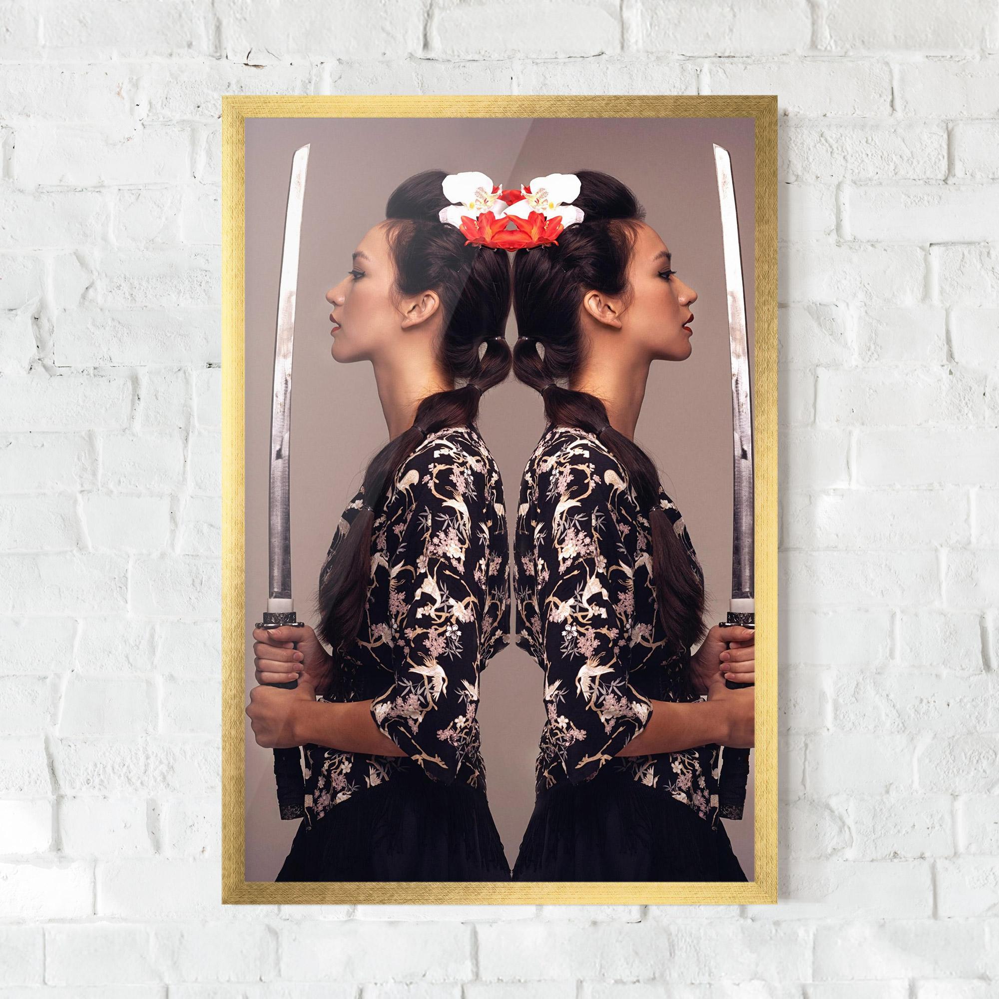 Gerahmte Poster Warrior Mirrored Woman mockup 0
