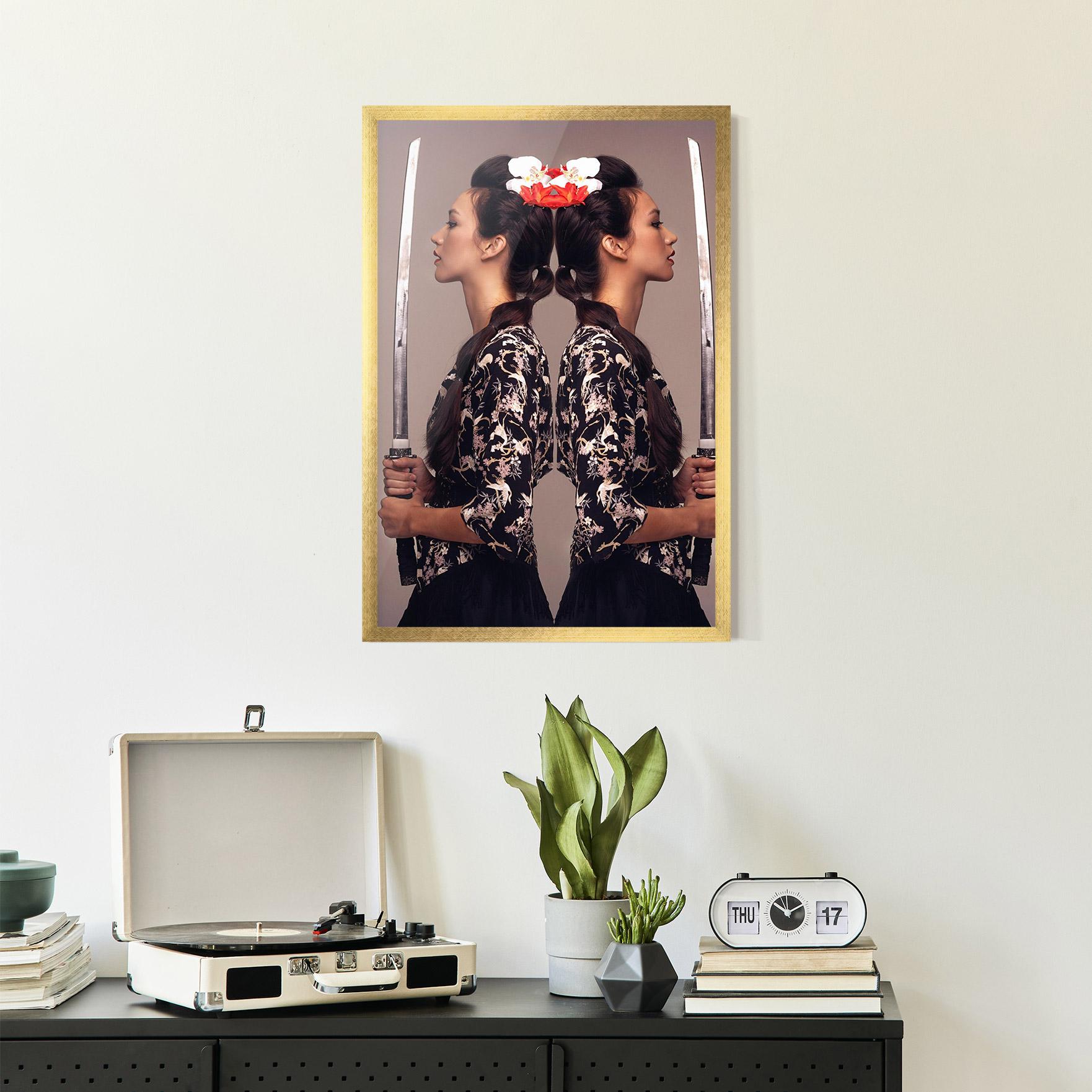 Gerahmte Poster Warrior Mirrored Woman mockup 2