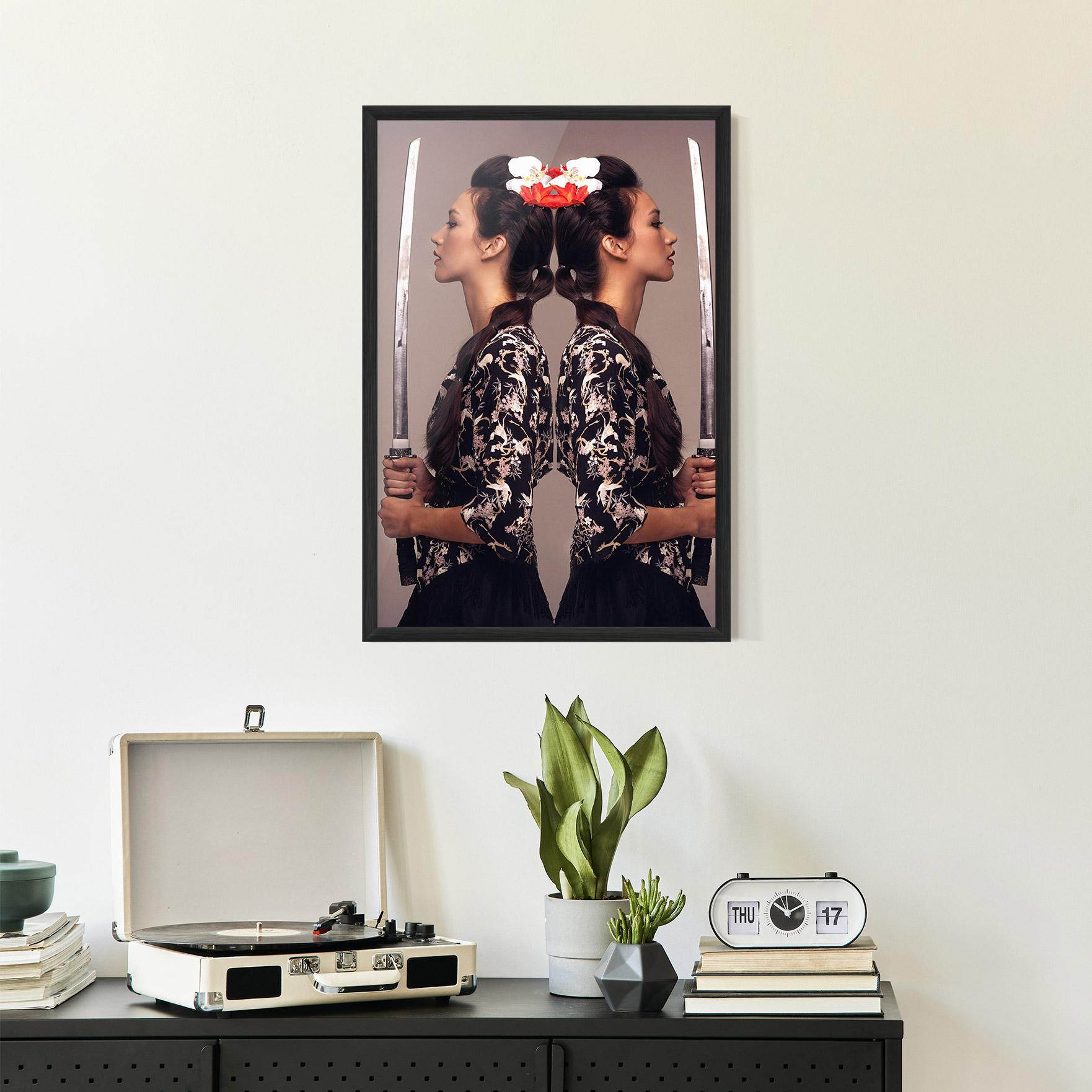 Gerahmte Poster Warrior Mirrored Woman mockup 2