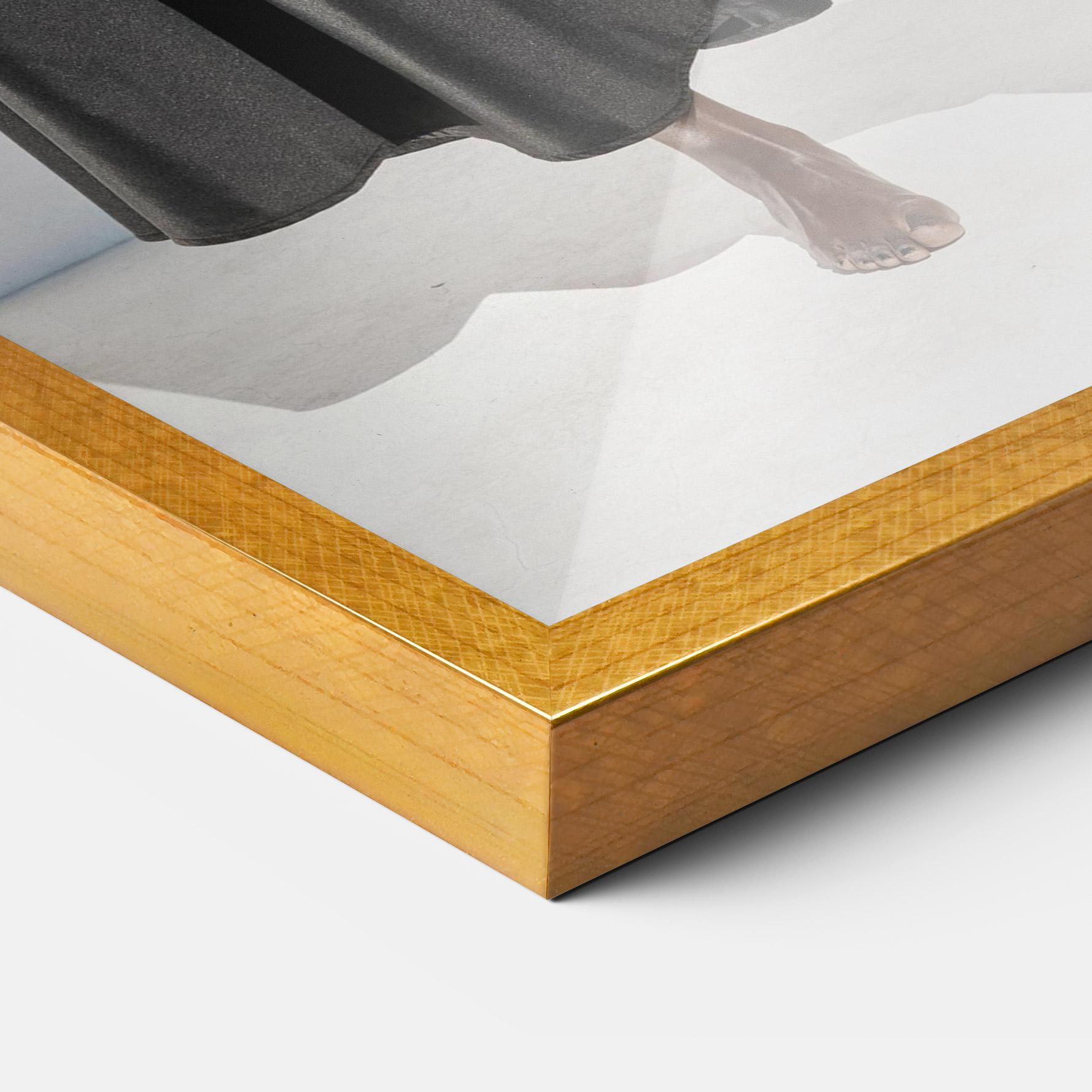 Gerahmte Poster Confidence Queen mockup 3