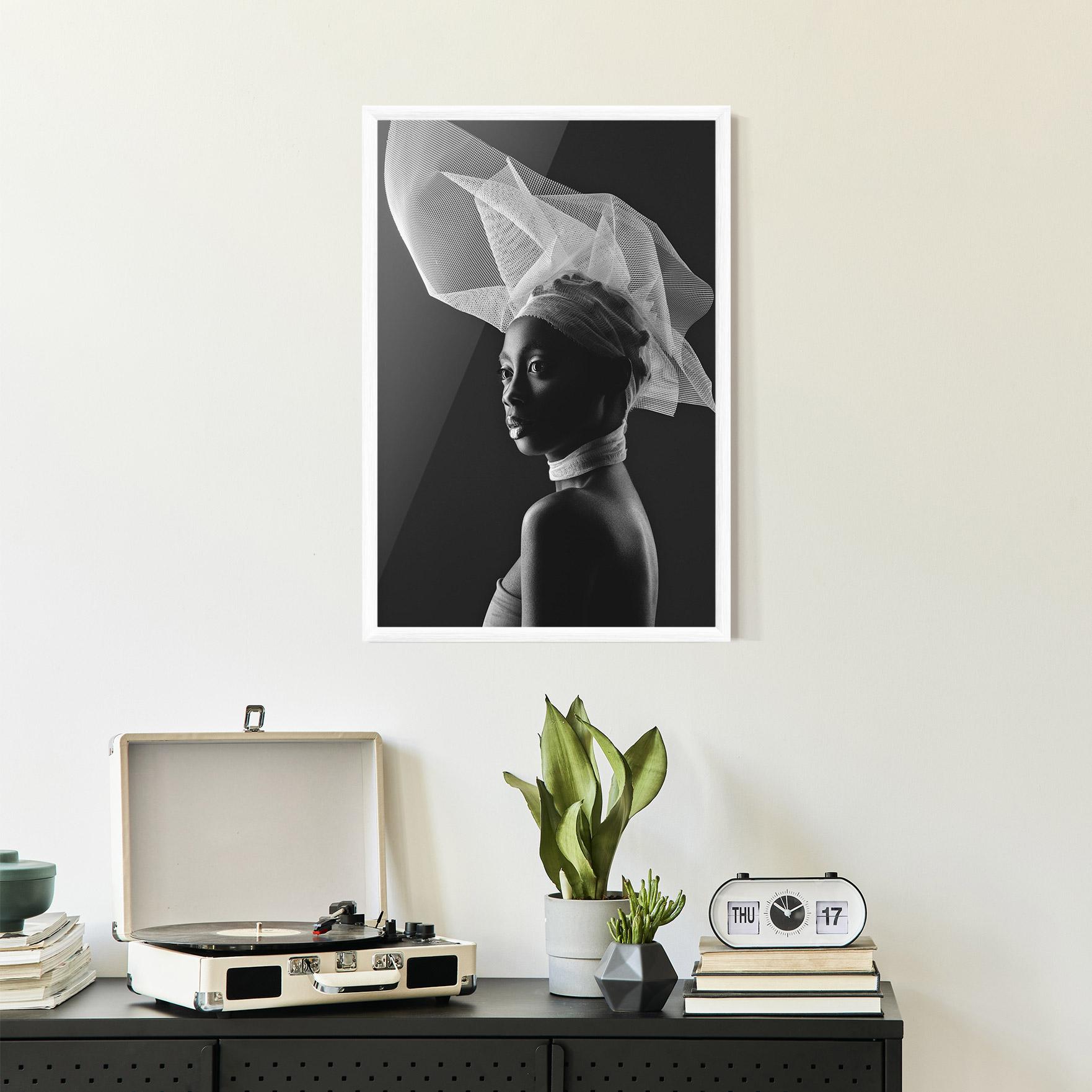 Gerahmte Poster Veil Hat Woman mockup 2