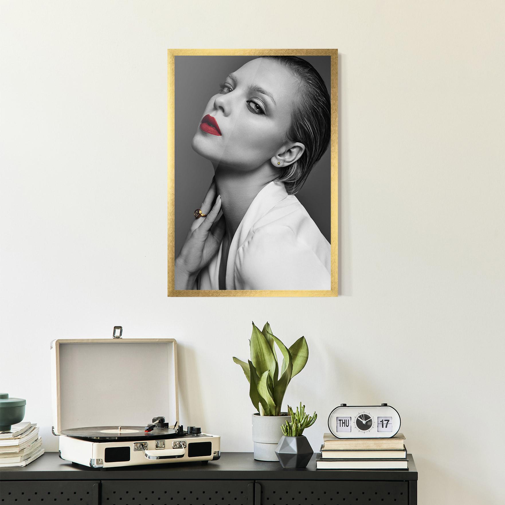 Gerahmte Poster Red Lips White Jacket mockup 2