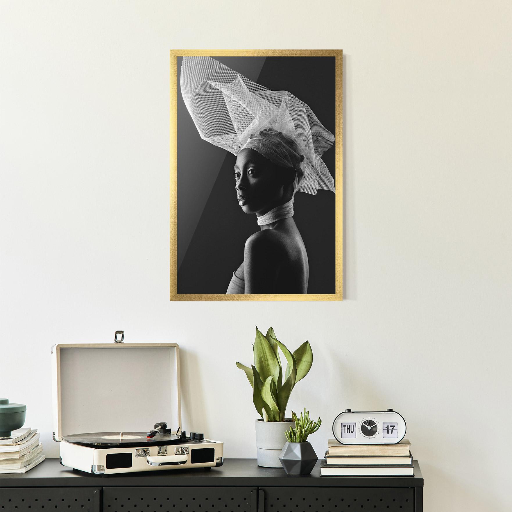 Gerahmte Poster Veil Hat Woman mockup 2