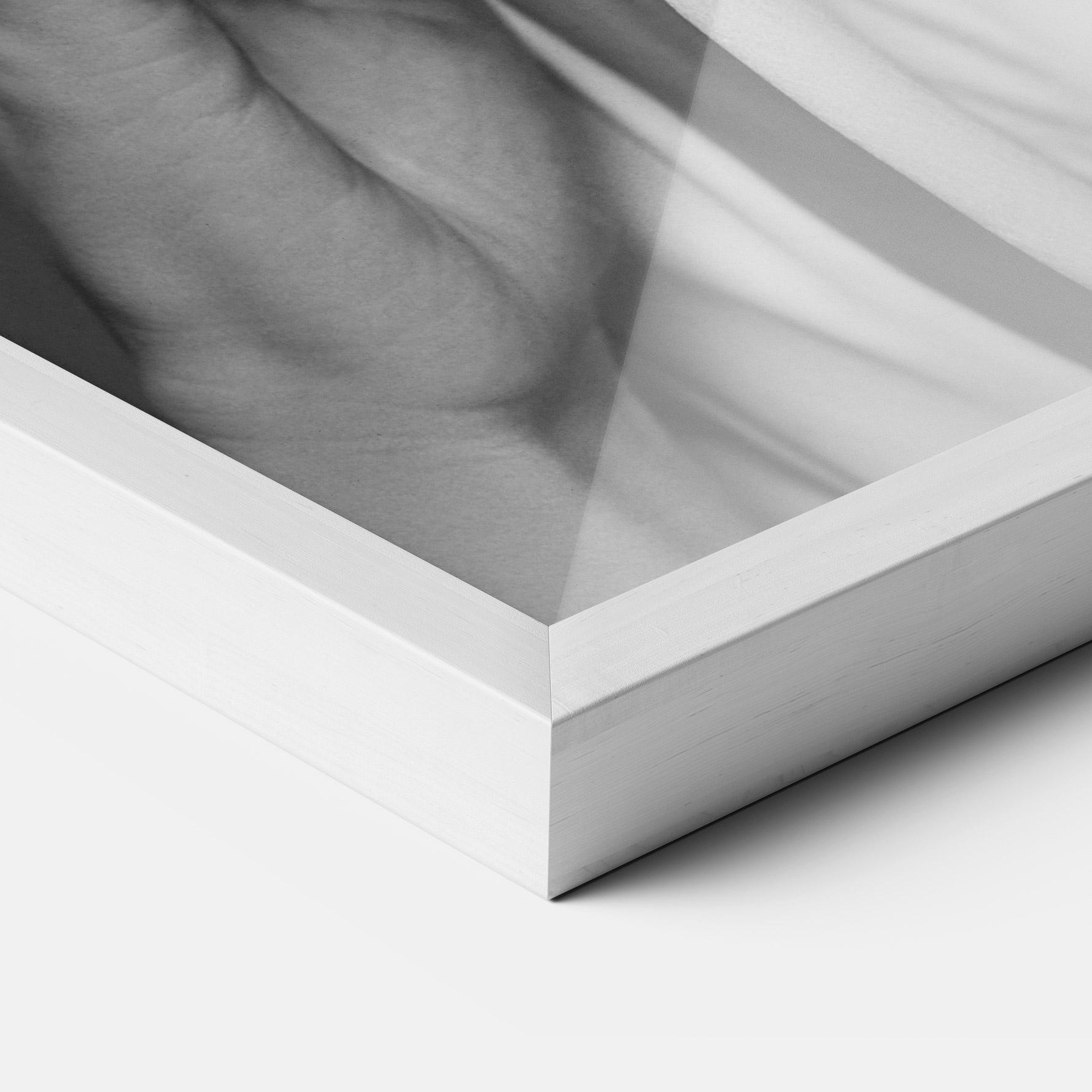 Gerahmte Poster Red Lips White Jacket mockup 3