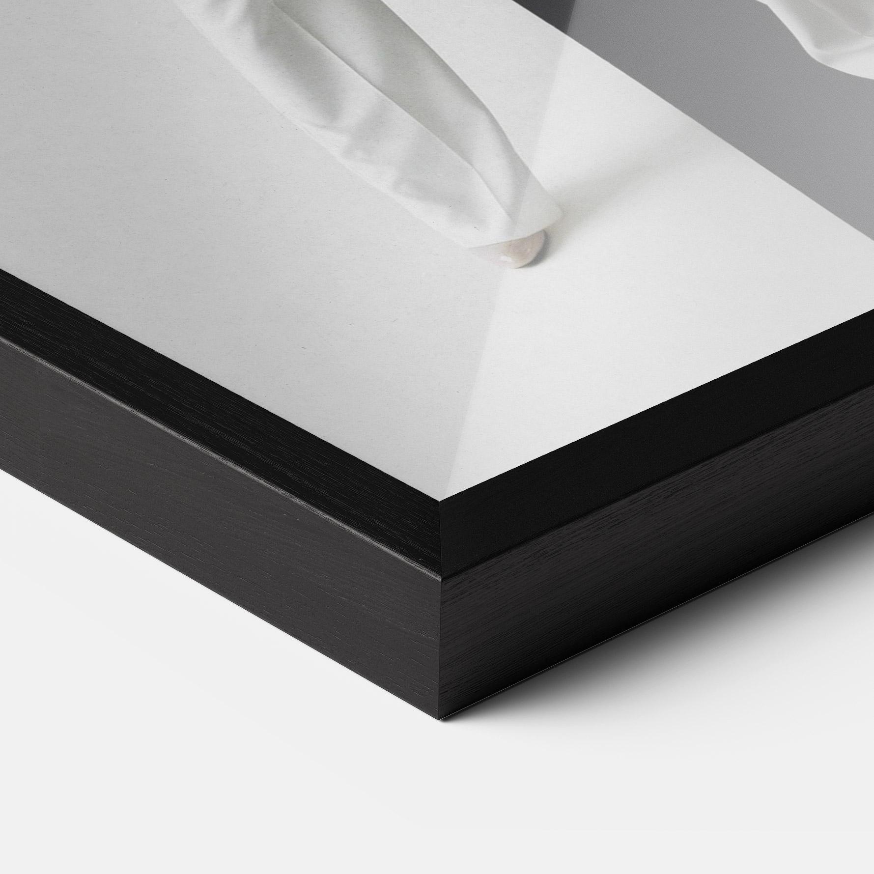 Gerahmte Poster African Girl White Outfit mockup 3