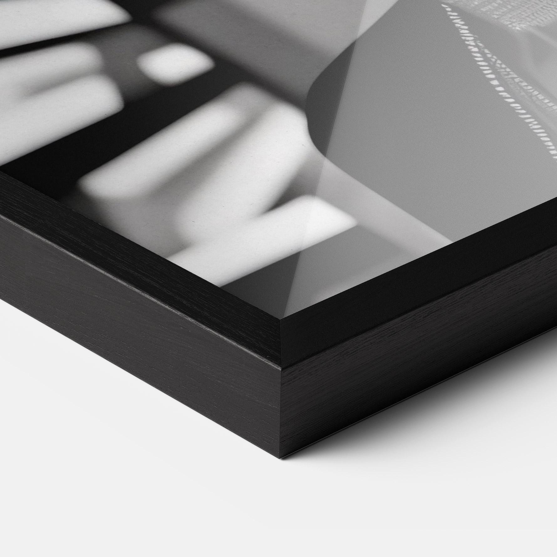 Gerahmte Poster Big Black Hat mockup 3