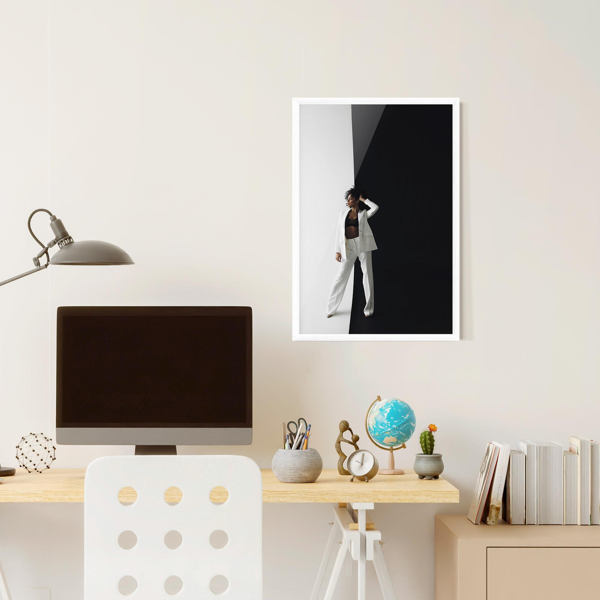 Gerahmte Poster African Girl White Outfit mockup 6