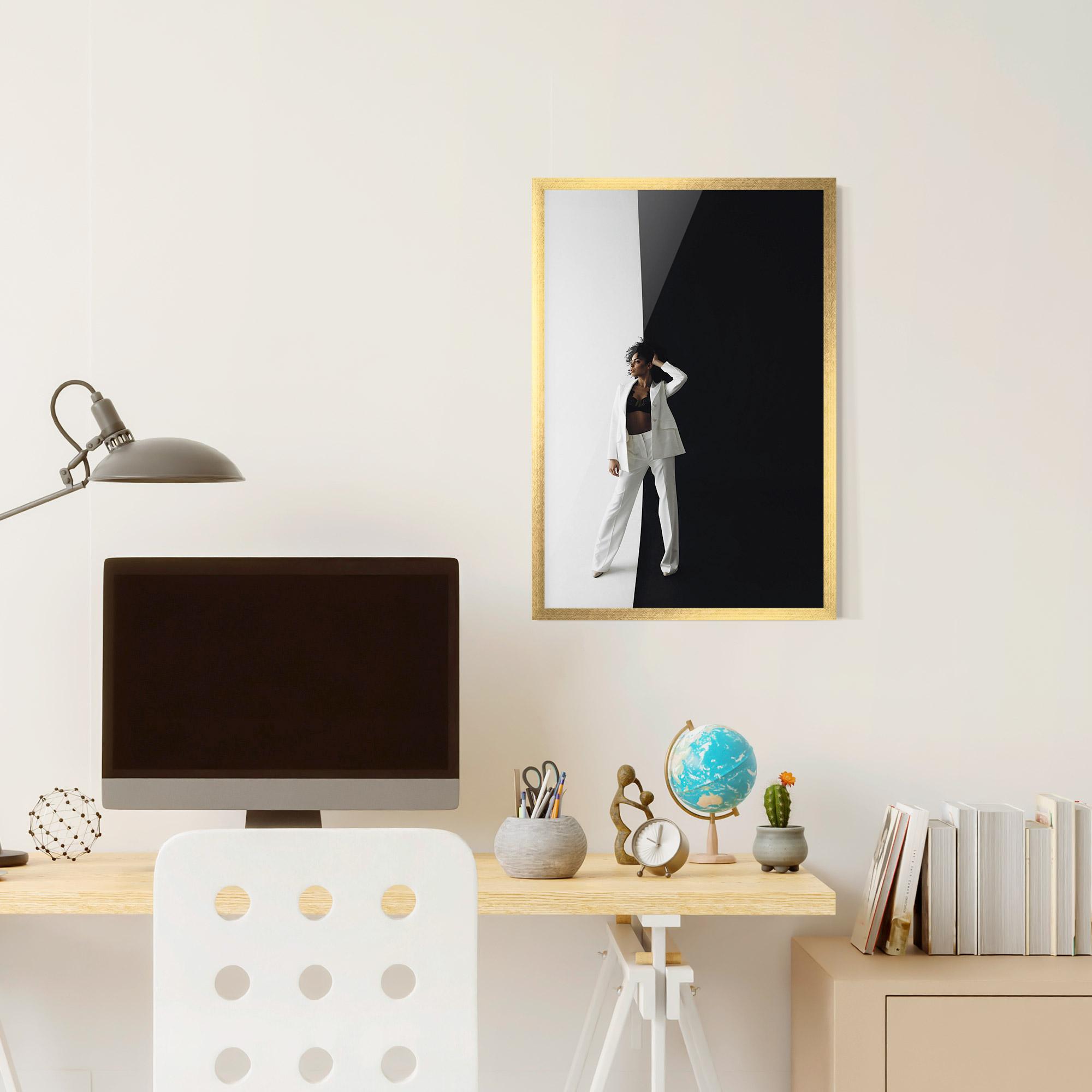 Gerahmte Poster African Girl White Outfit mockup 6