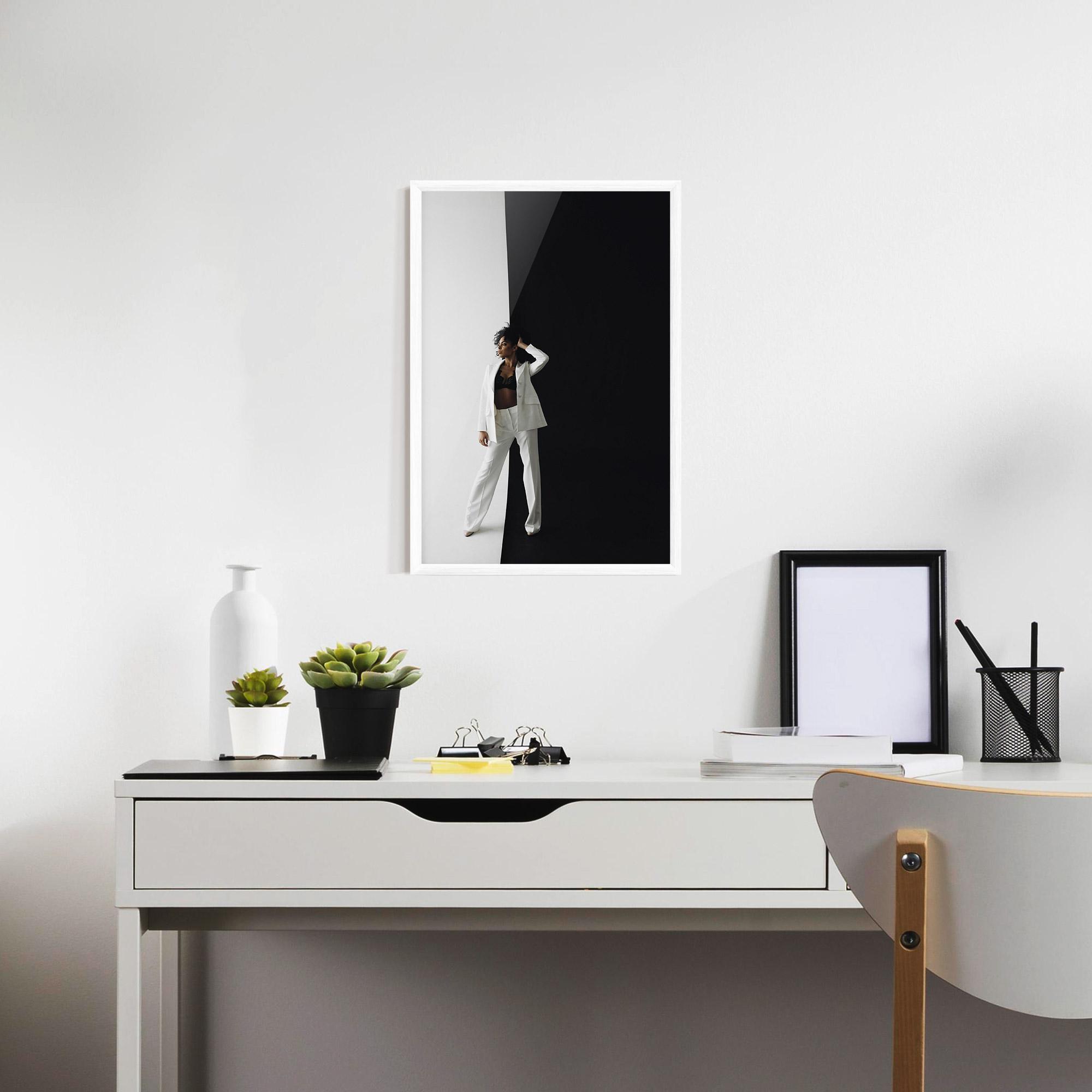 Gerahmte Poster African Girl White Outfit mockup 7