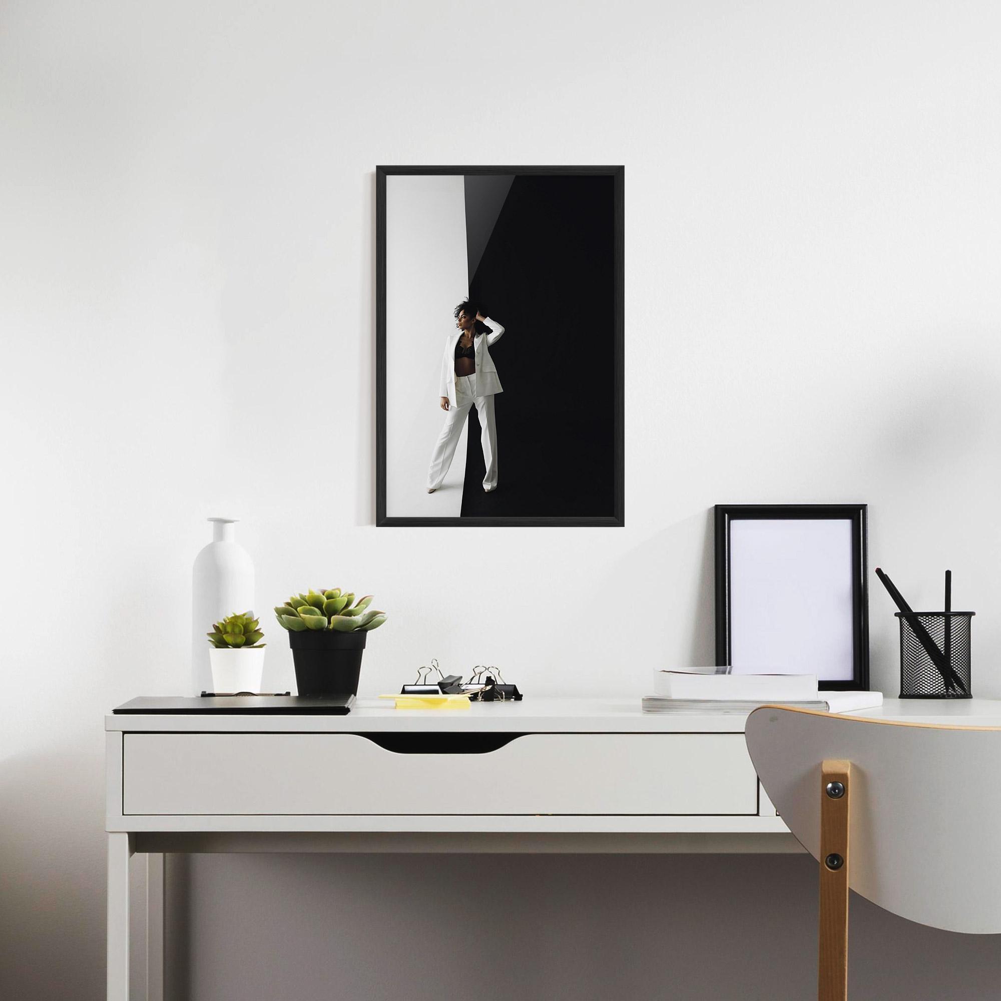 Gerahmte Poster African Girl White Outfit mockup 7