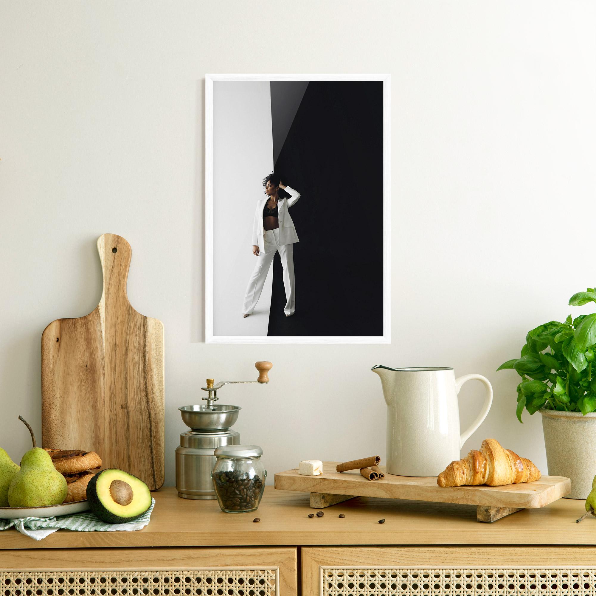 Gerahmte Poster African Girl White Outfit mockup 8