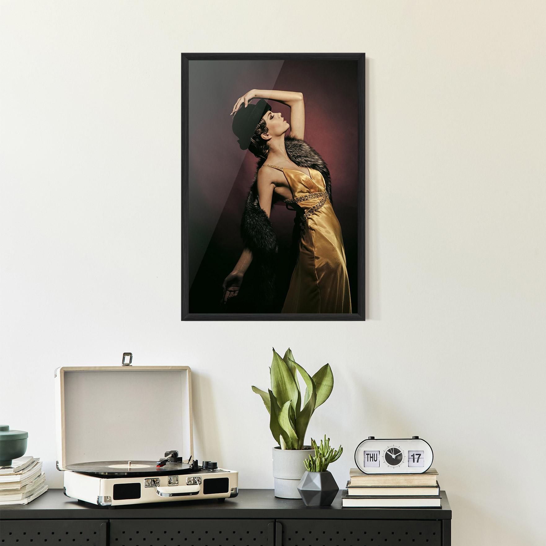 Gerahmte Poster Dancing Vintage Clothes mockup 2