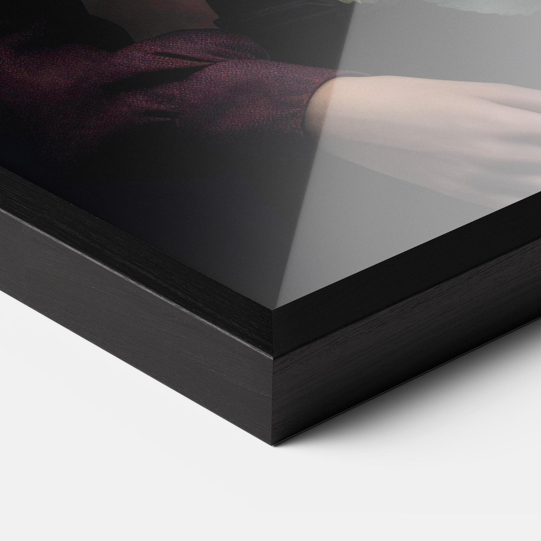 Gerahmte Poster Holding Vintage Rose mockup 3