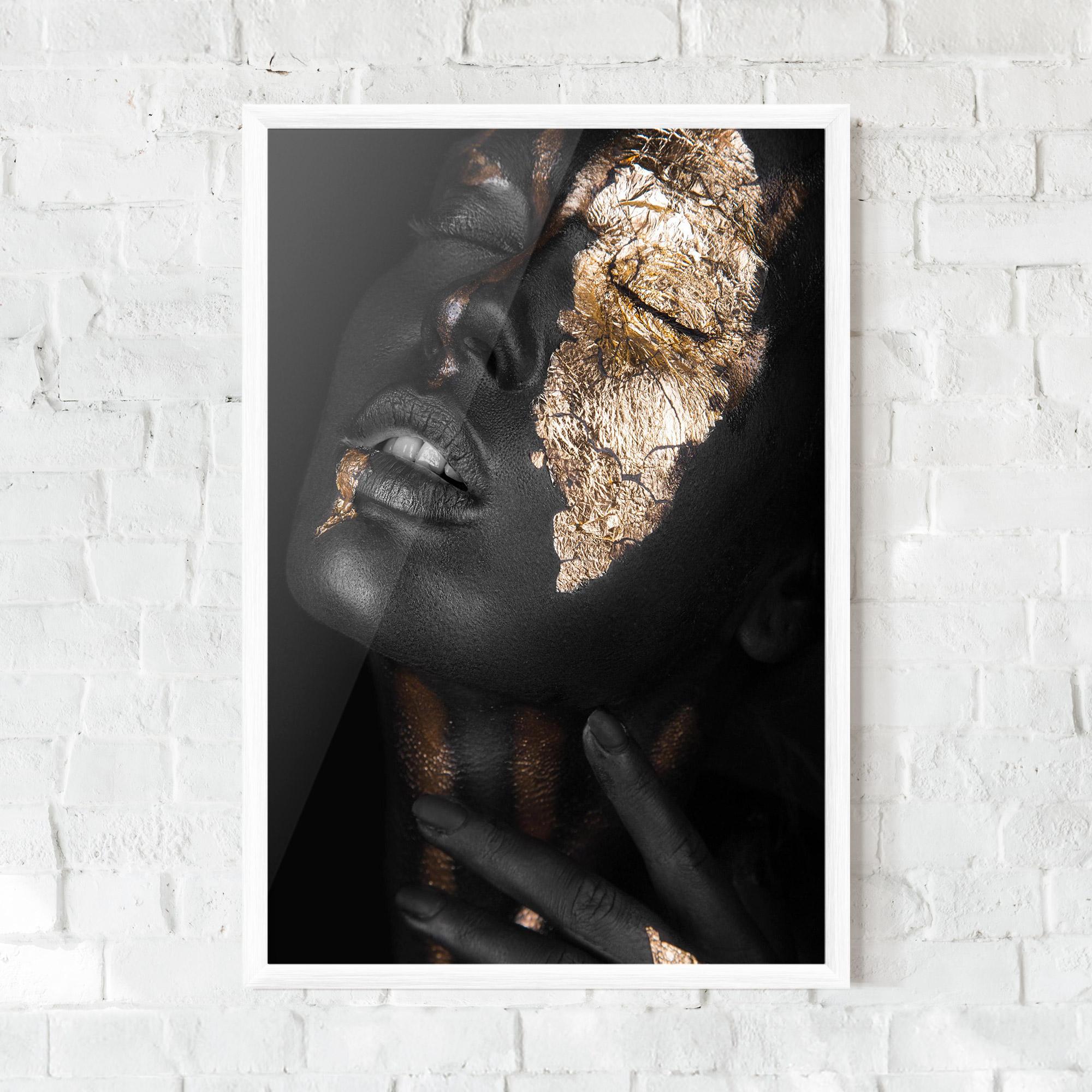 Gerahmte Poster Darkskinned Gold Art mockup 0
