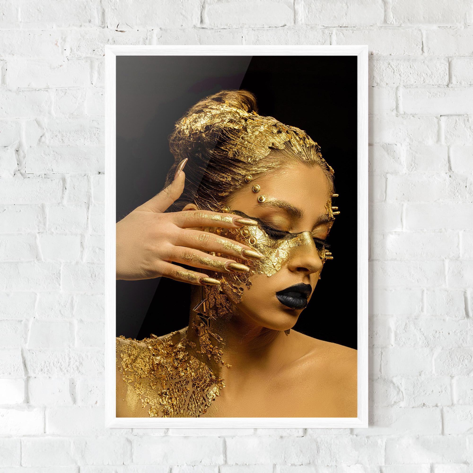 Gerahmte Poster Festive Golden Makeup mockup 0