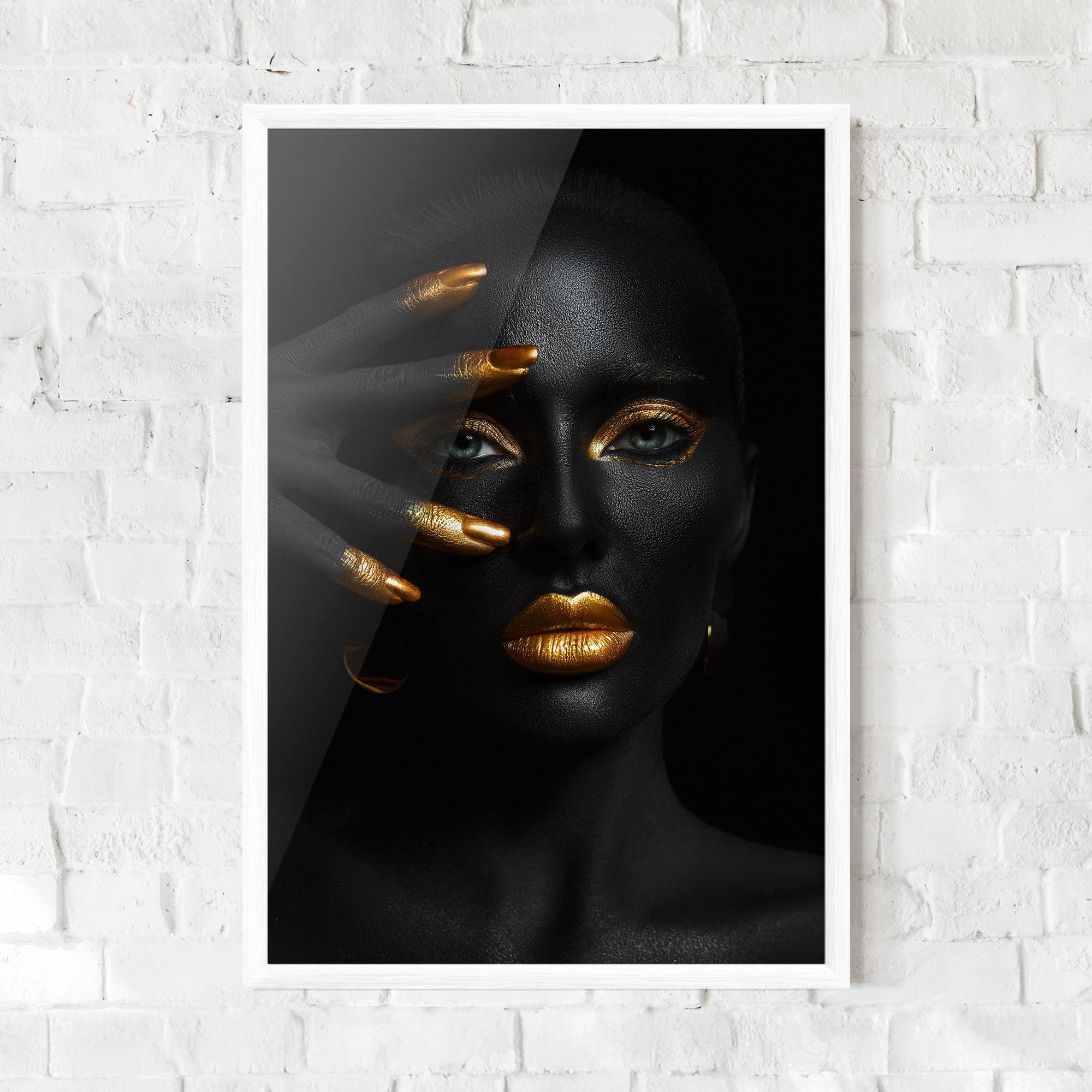 Gerahmte Poster Gold Makeup Nails mockup 0