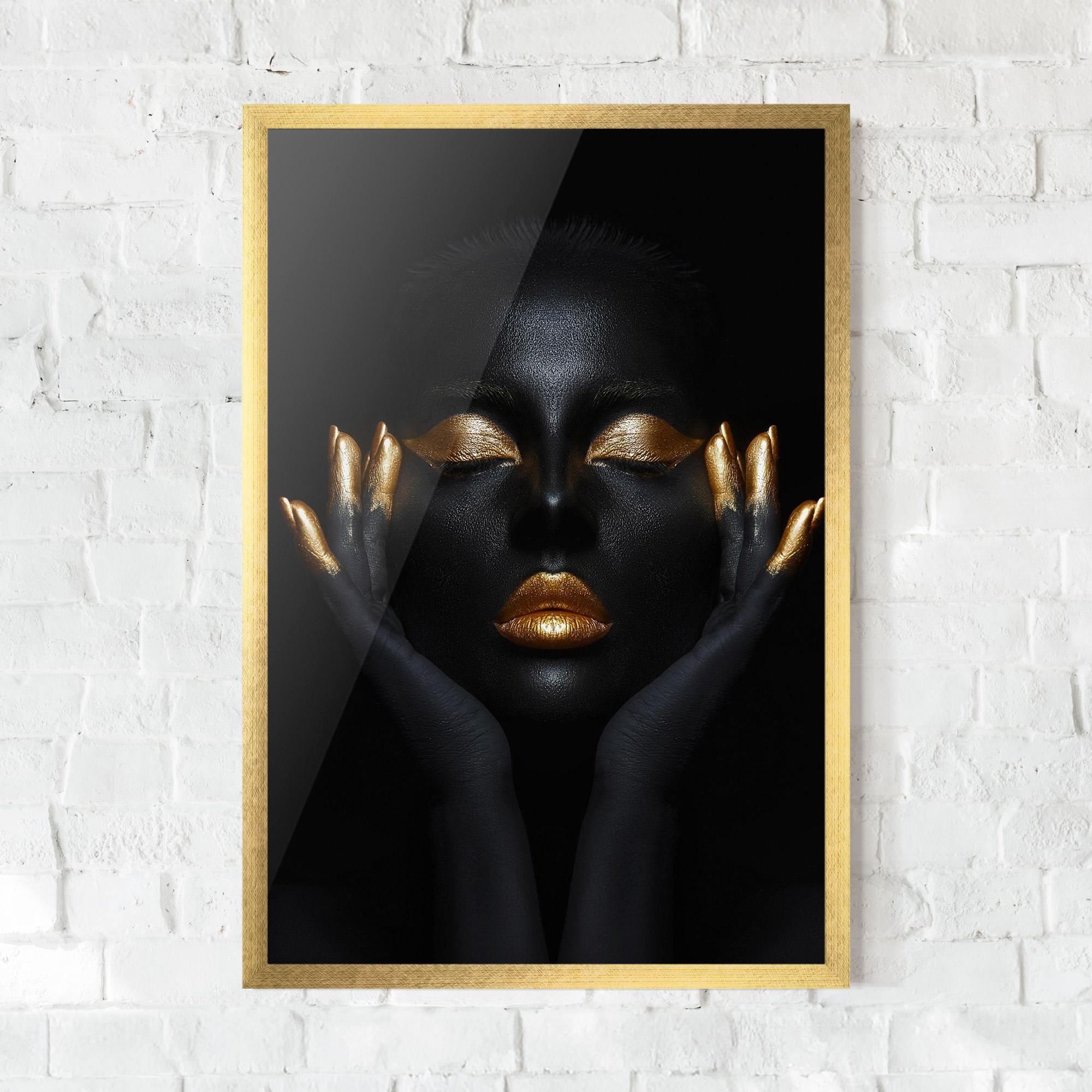 Gerahmte Poster Fingertips Gold Makeup mockup 0