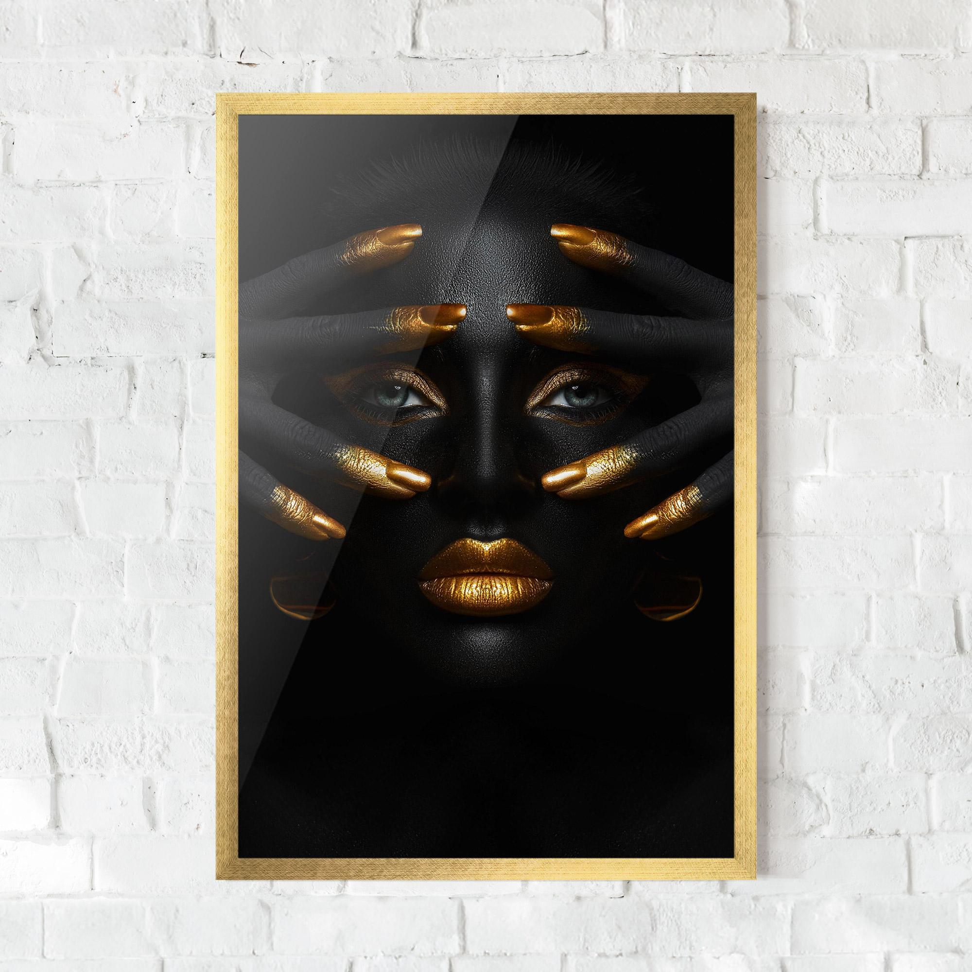 Gerahmte Poster Gold Fingertips Art mockup 0
