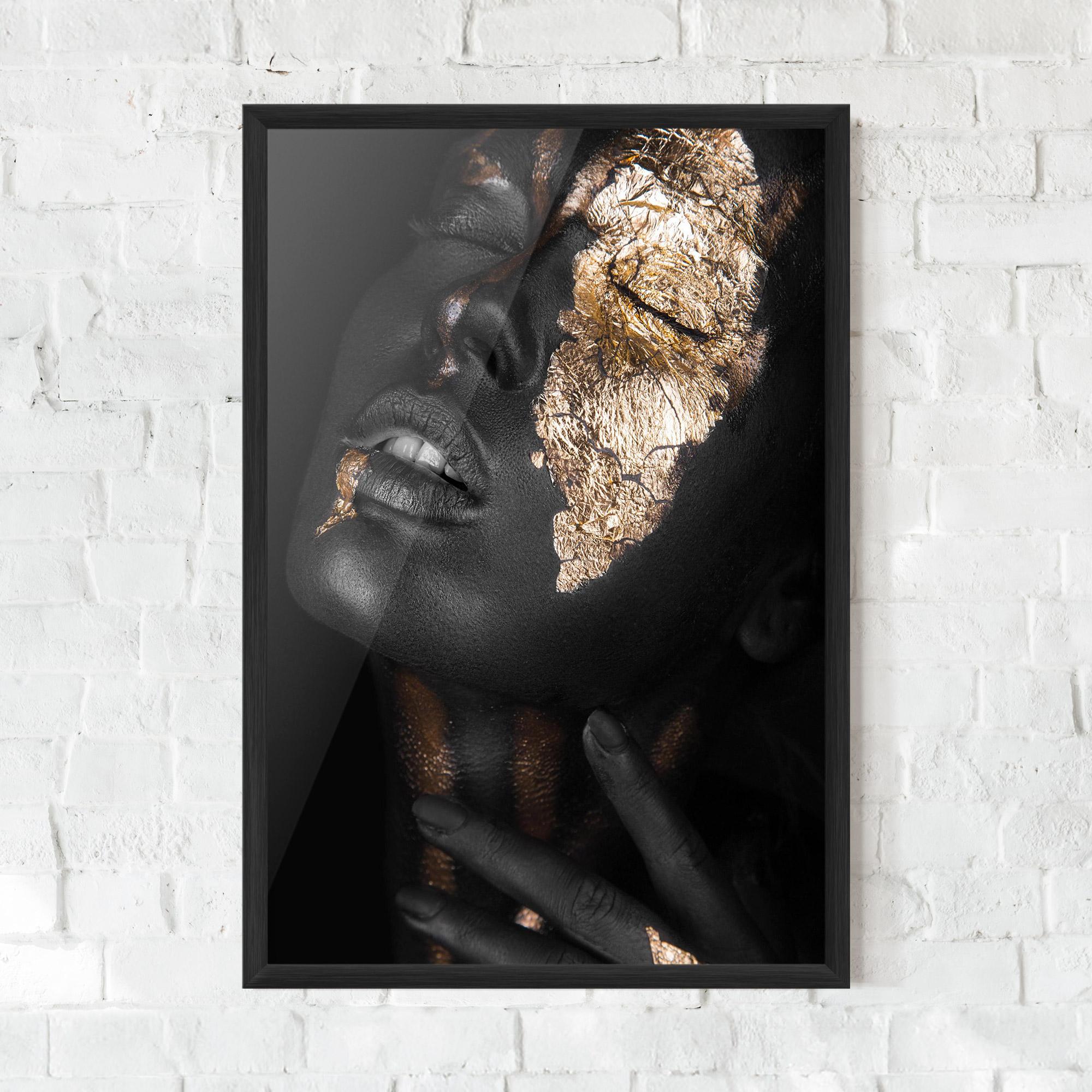 Gerahmte Poster Darkskinned Gold Art mockup 0