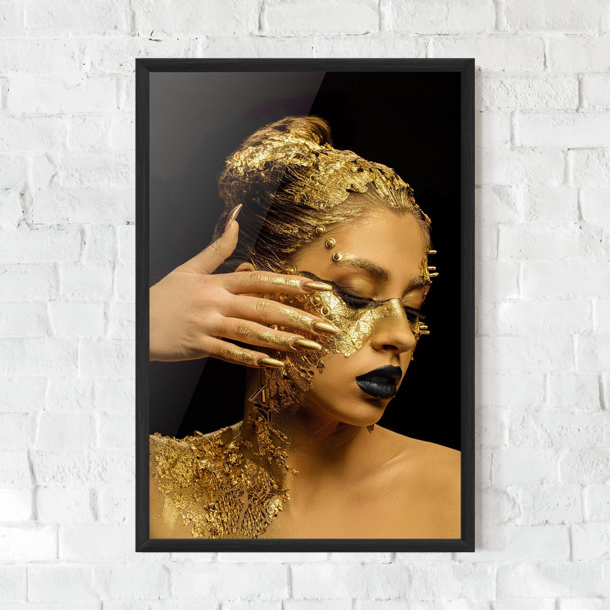 Gerahmte Poster Festive Golden Makeup mockup 0