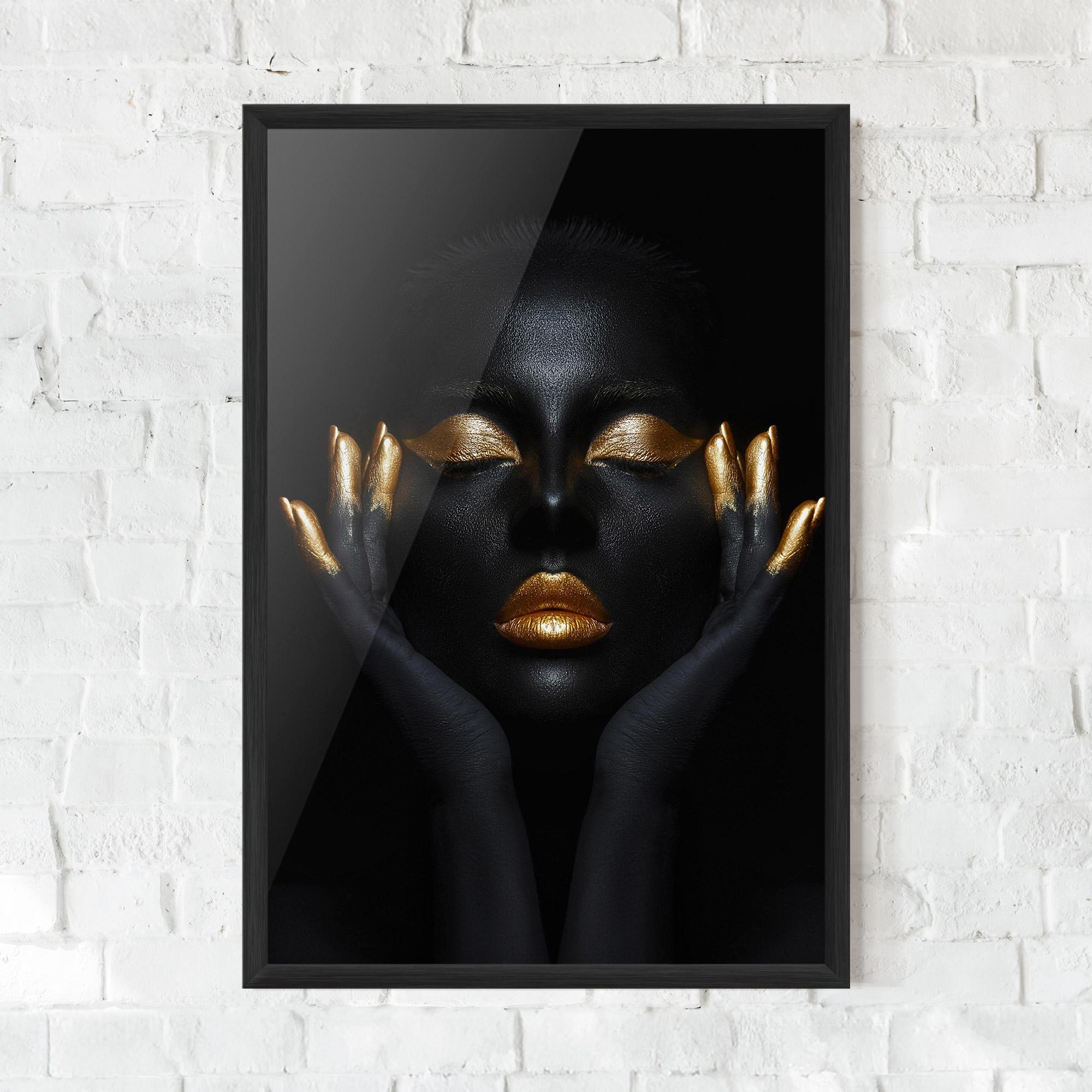 Gerahmte Poster Fingertips Gold Makeup mockup 0