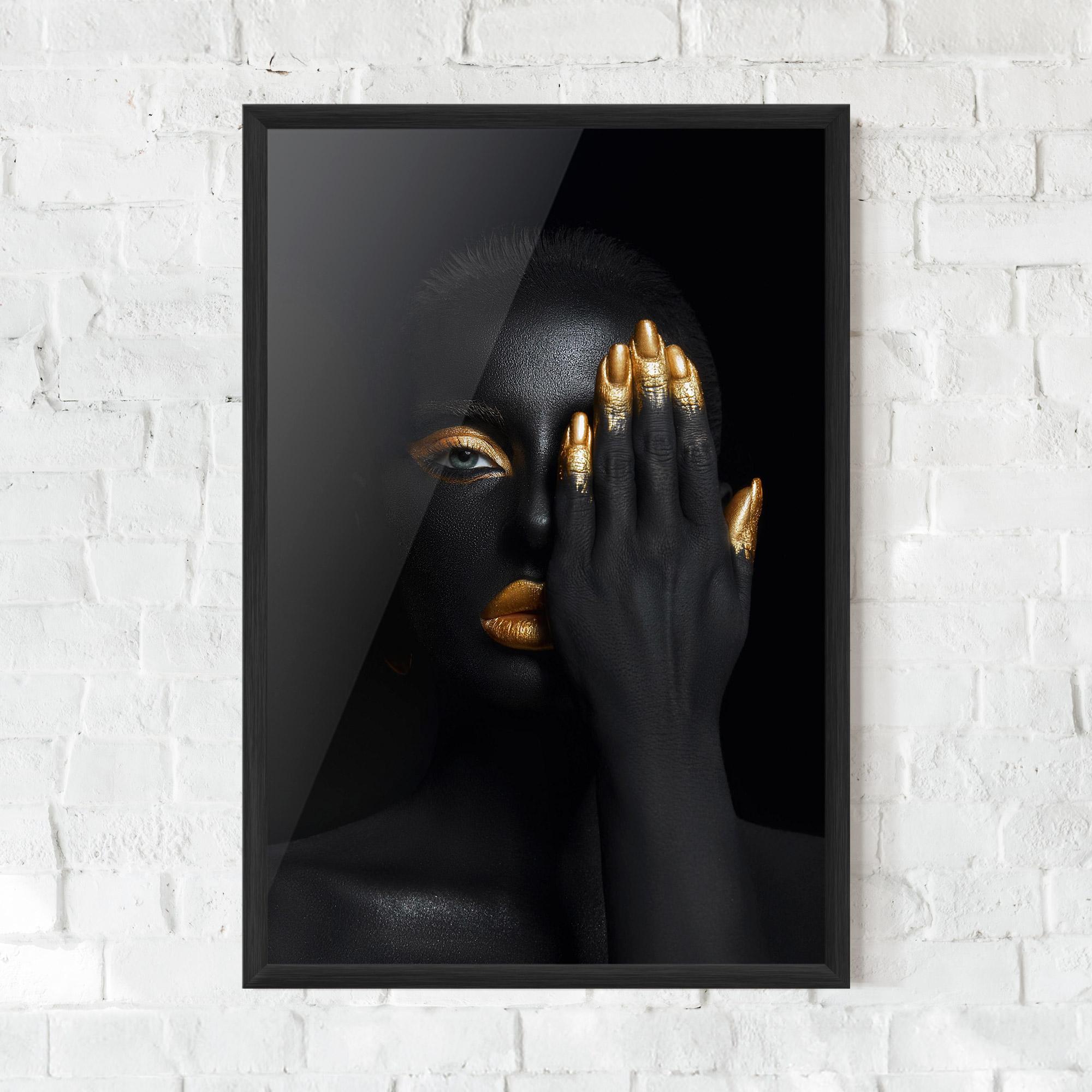 Gerahmte Poster Gold Makeup Chain mockup 0