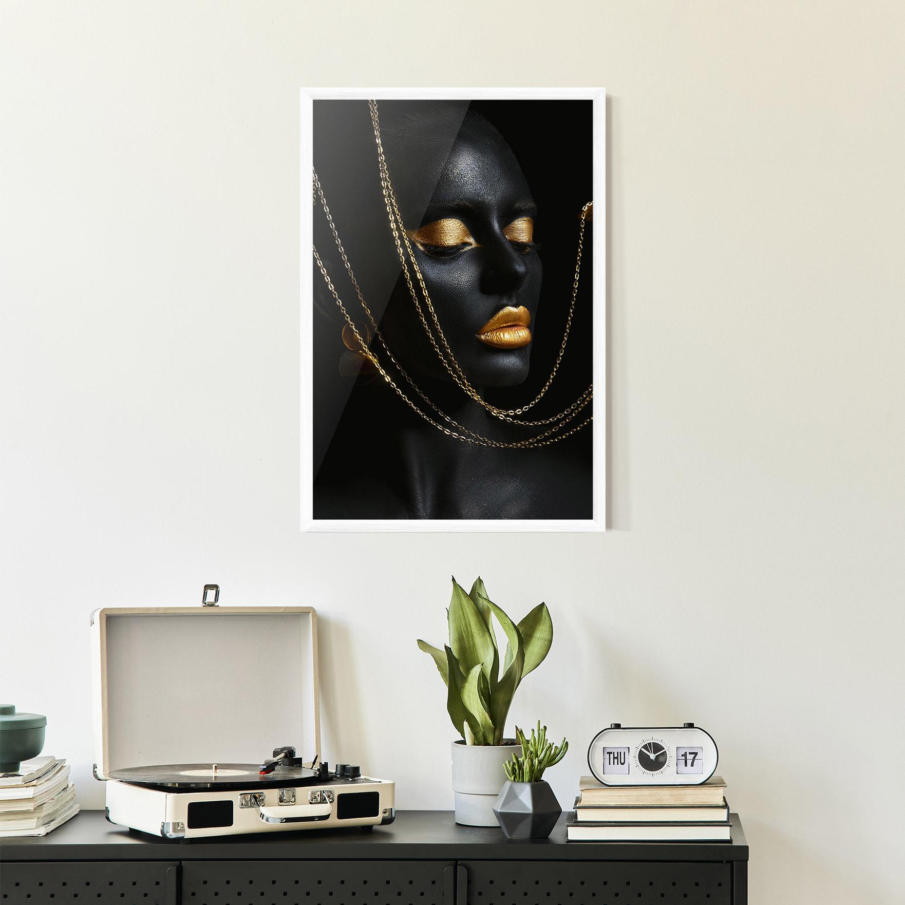 Gerahmte Poster Chain Gold Lips mockup 2