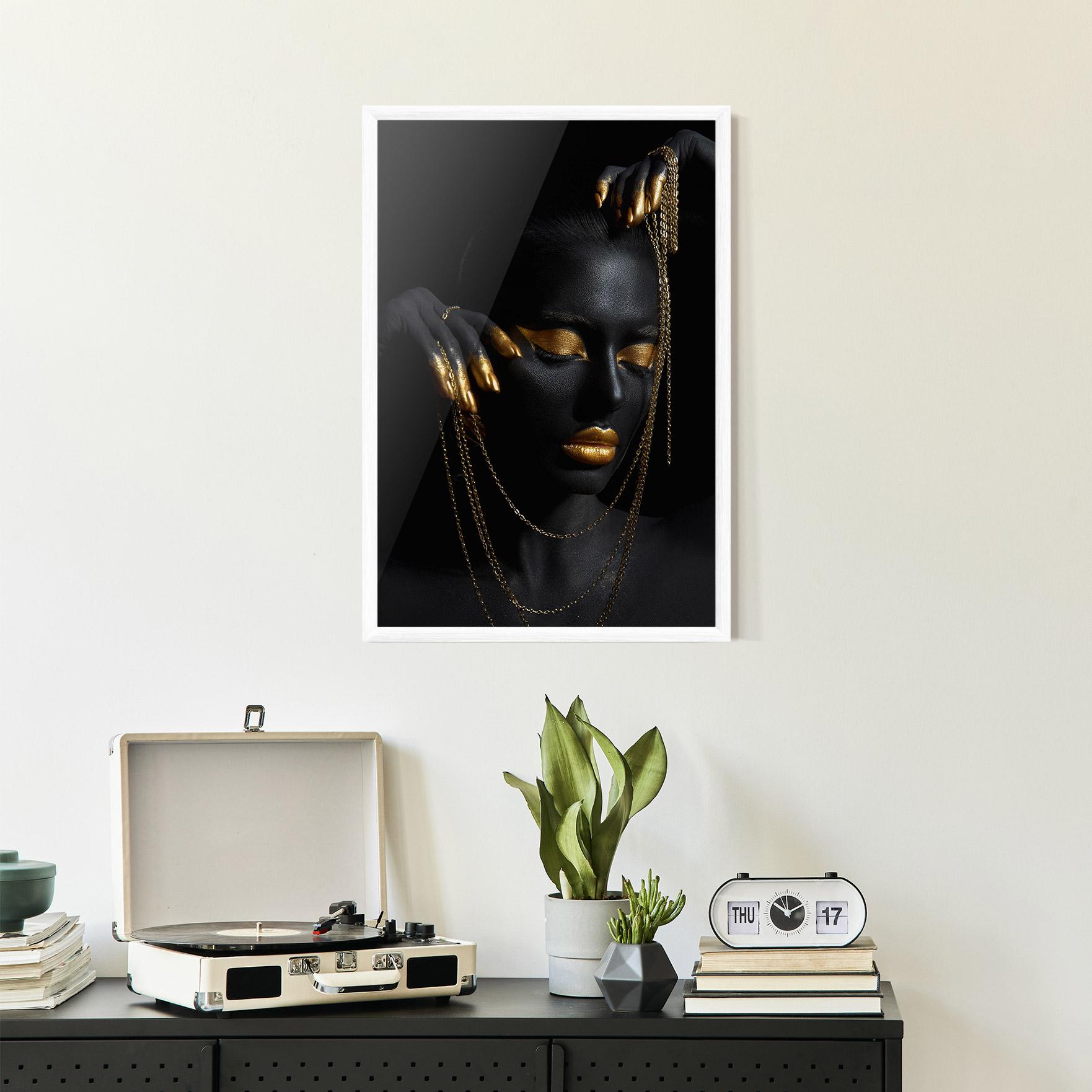 Gerahmte Poster Gold Black Skin mockup 2