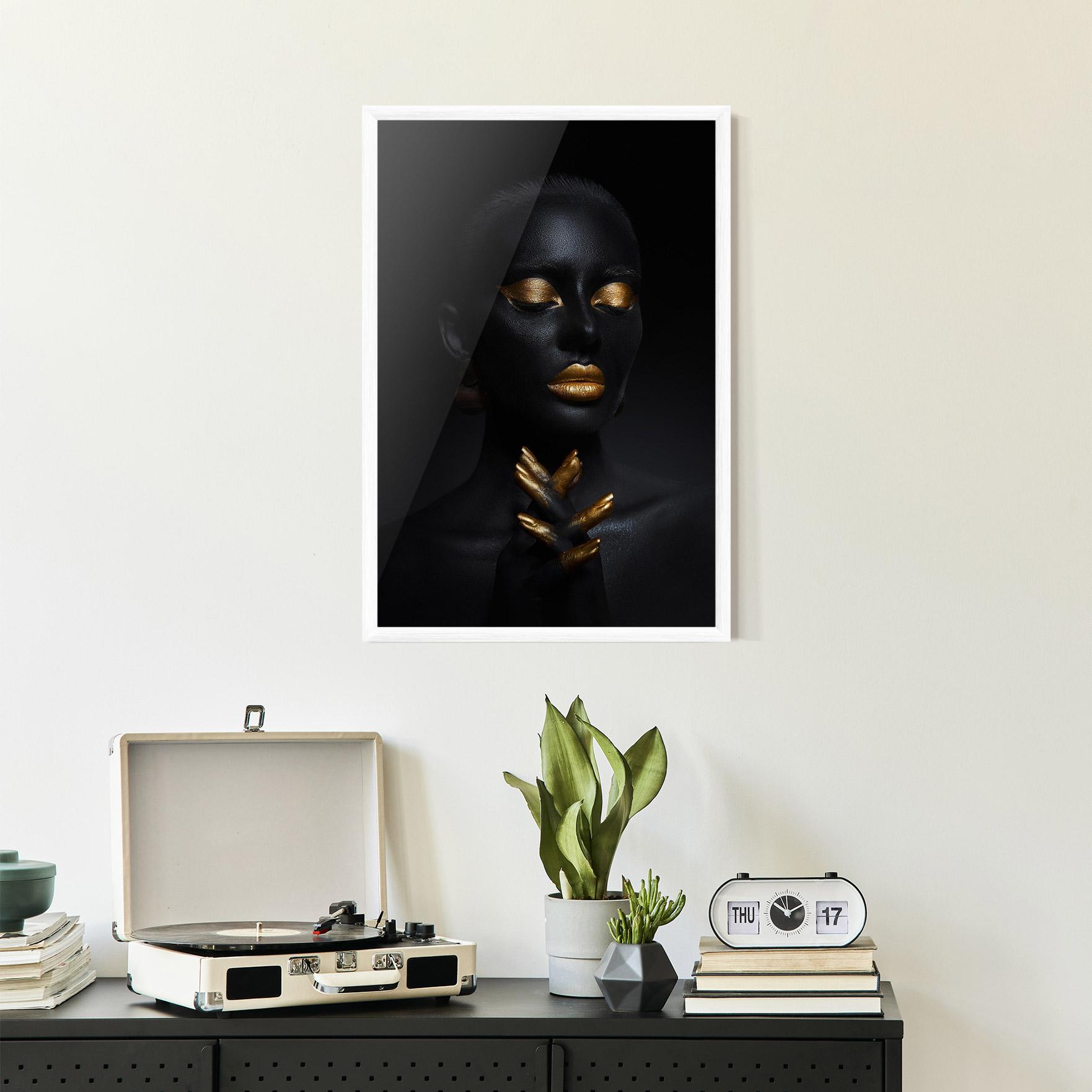 Gerahmte Poster Gold Hand Pray mockup 2