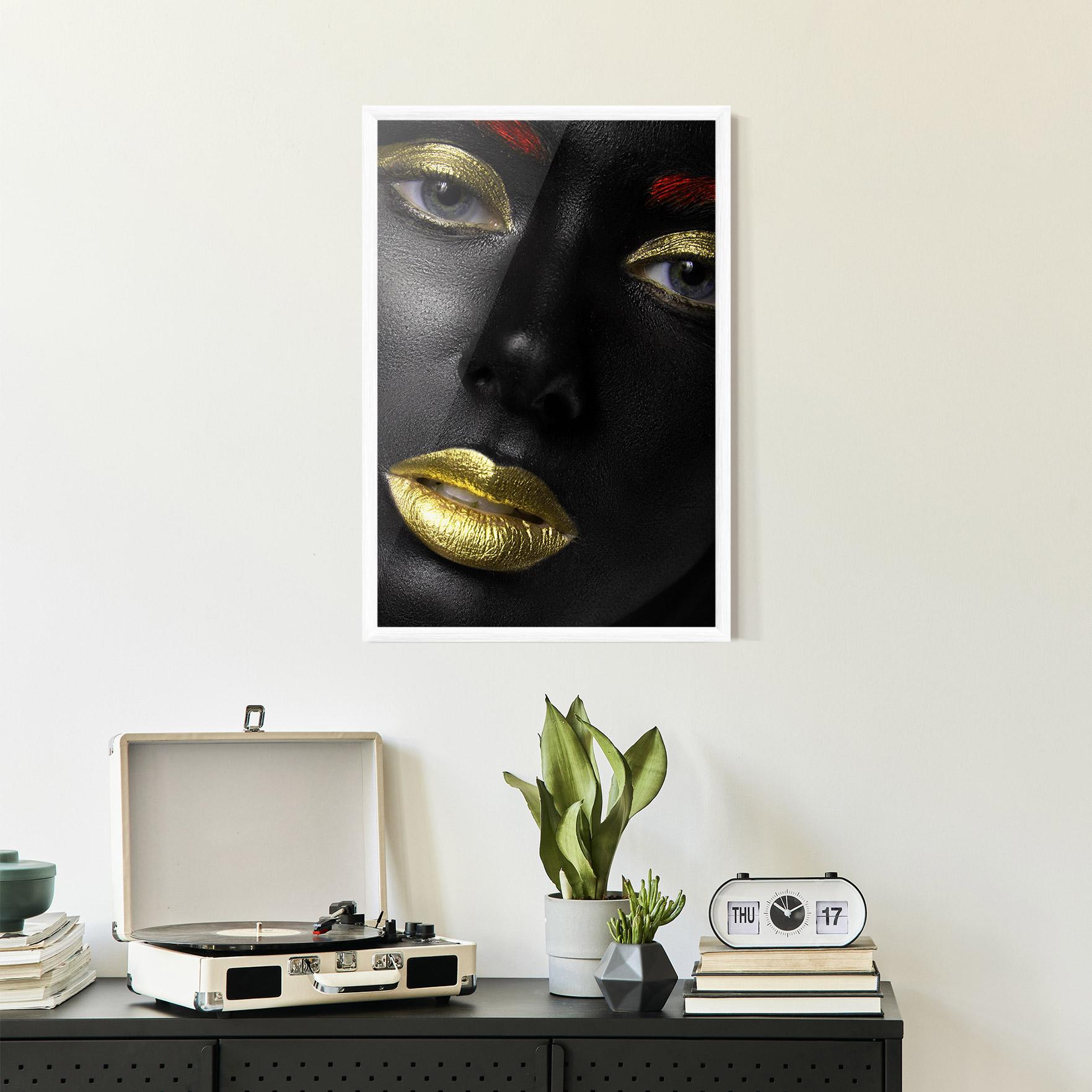 Gerahmte Poster Gold Red Lips mockup 2