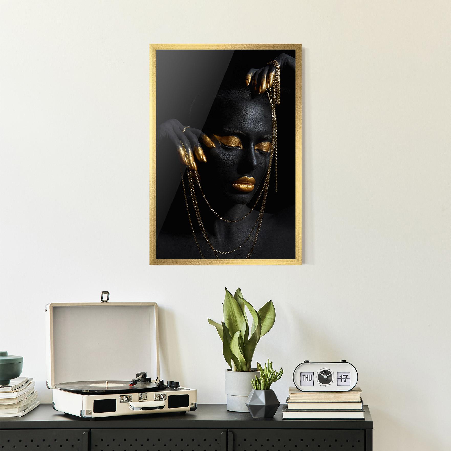 Gerahmte Poster Gold Black Skin mockup 2