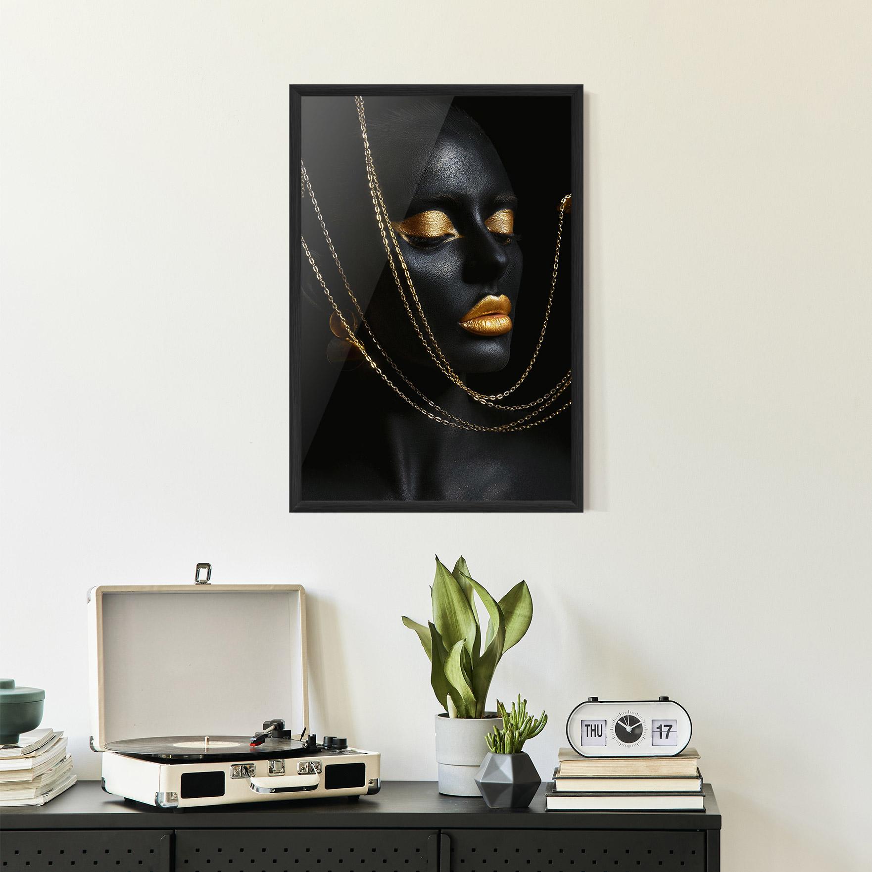 Gerahmte Poster Chain Gold Lips mockup 2