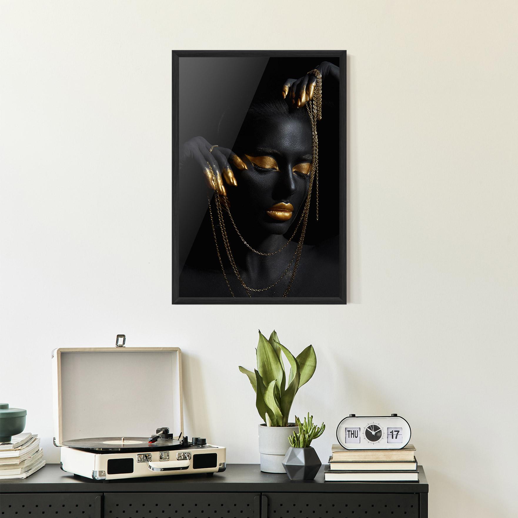 Gerahmte Poster Gold Black Skin mockup 2