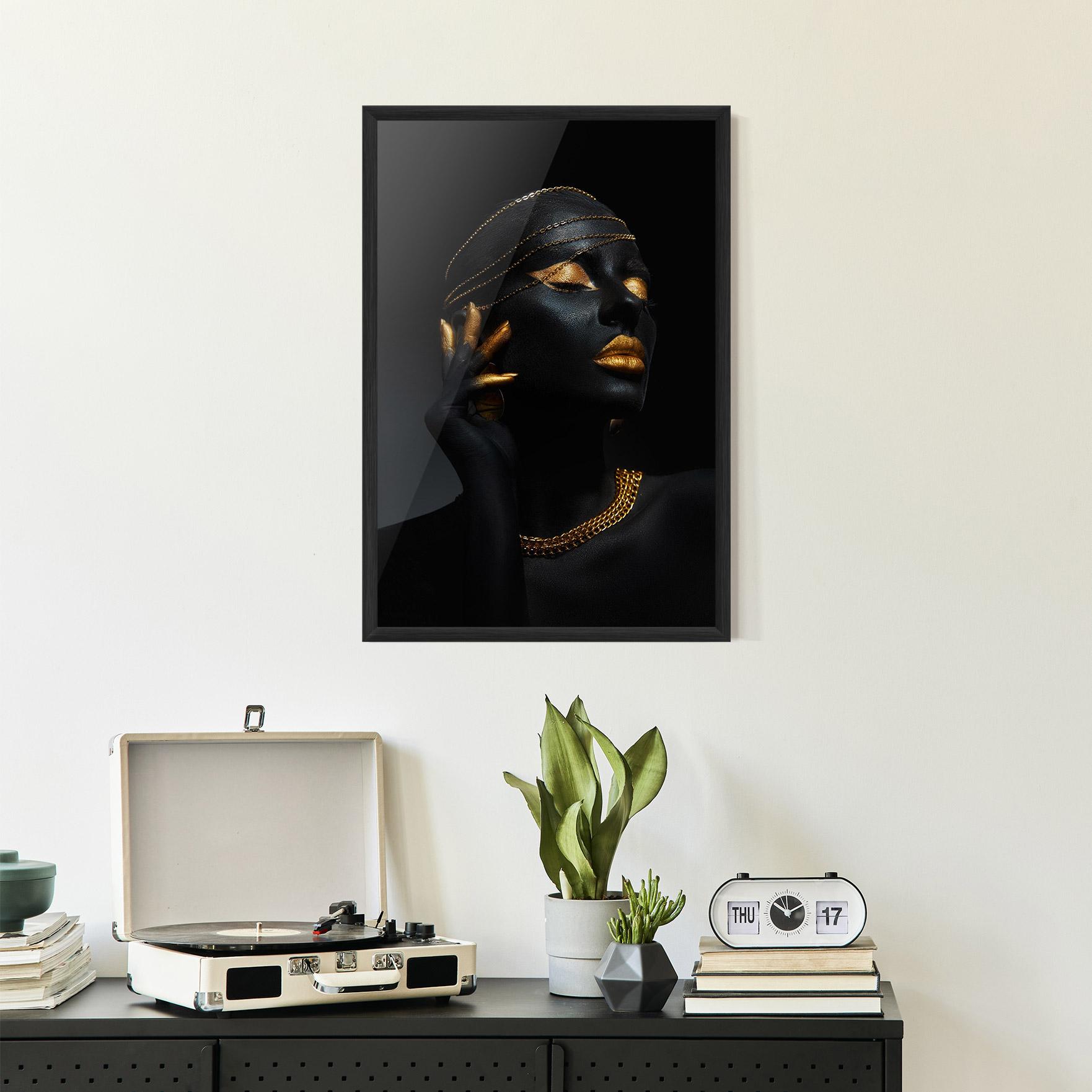 Gerahmte Poster Gold Makeup Eyelids mockup 2