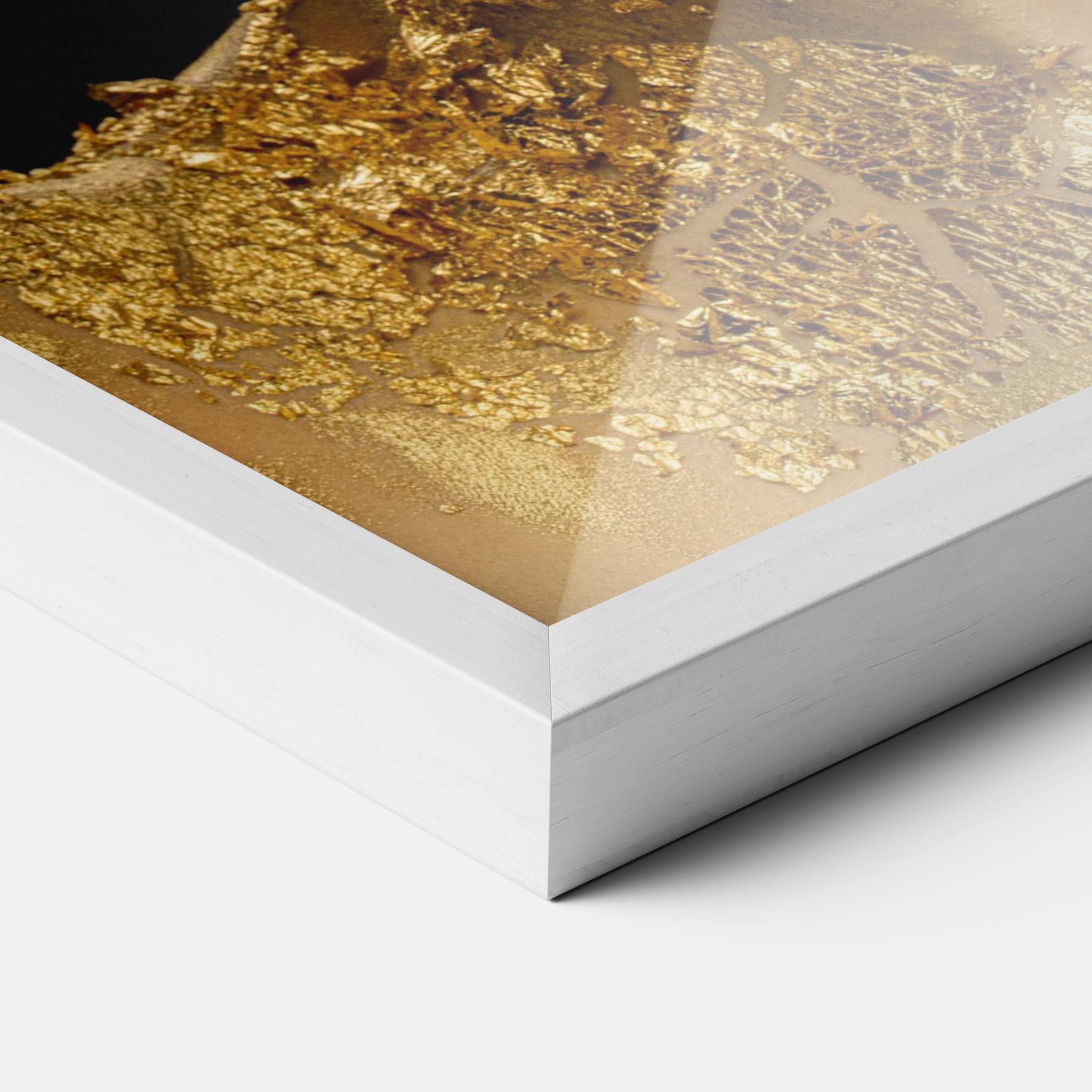 Gerahmte Poster Festive Golden Makeup mockup 3