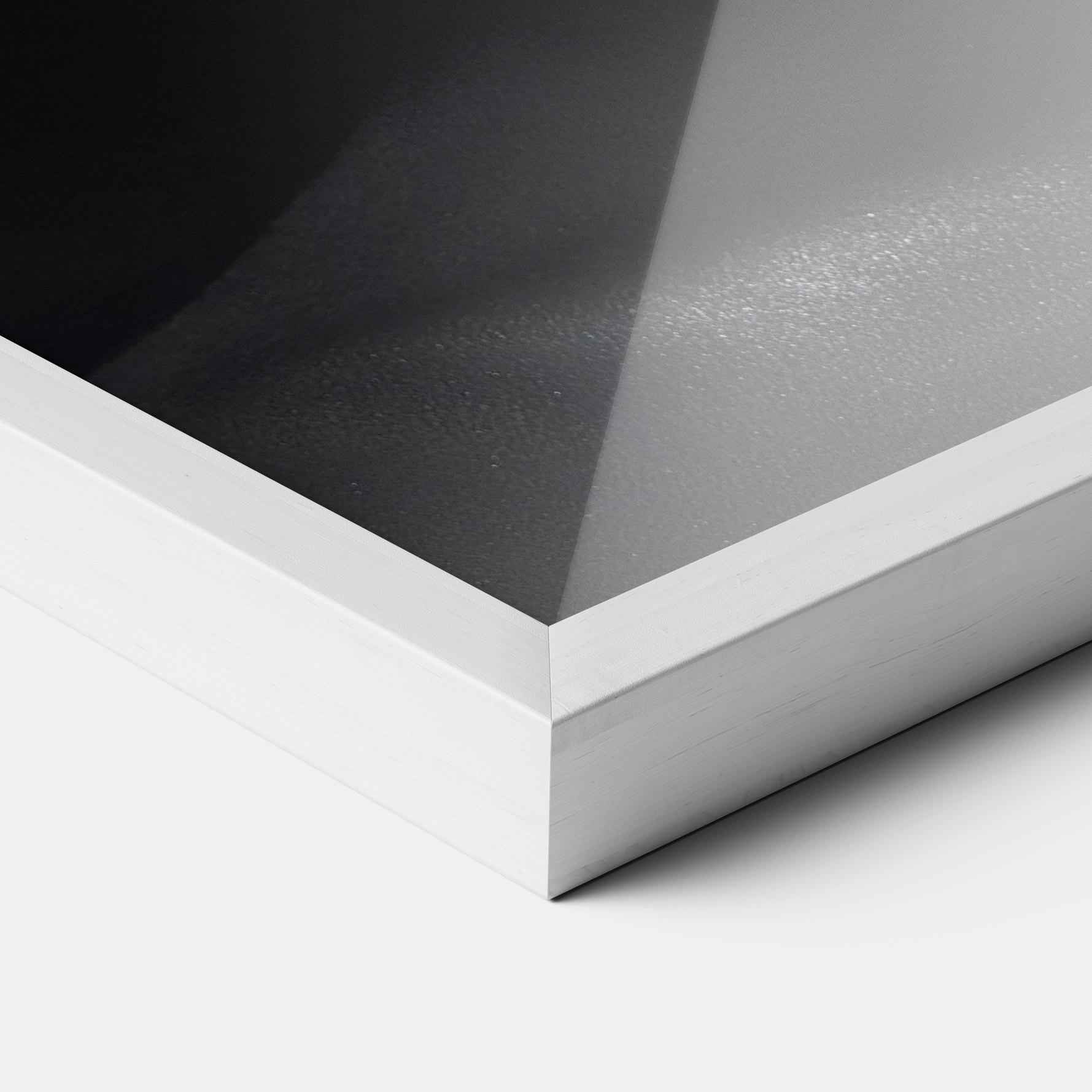 Gerahmte Poster Gold Makeup Chain mockup 3