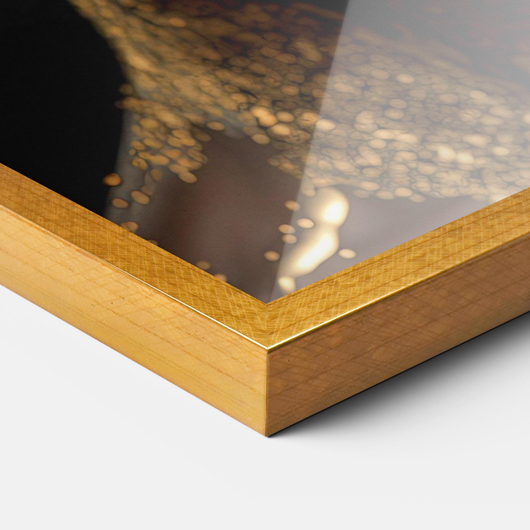 Gerahmte Poster Dripping Gold Woman mockup 3