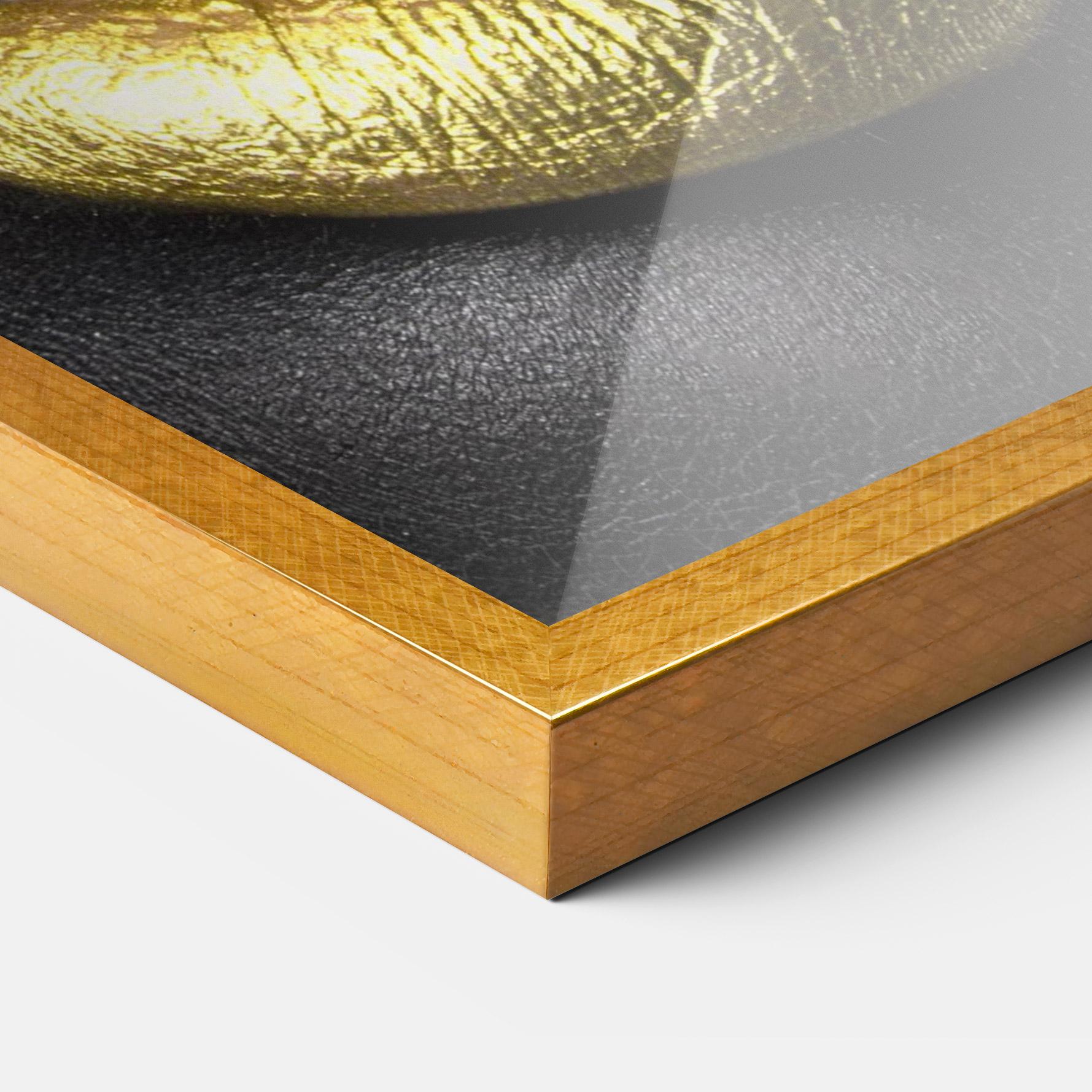 Gerahmte Poster Gold Red Lips mockup 3