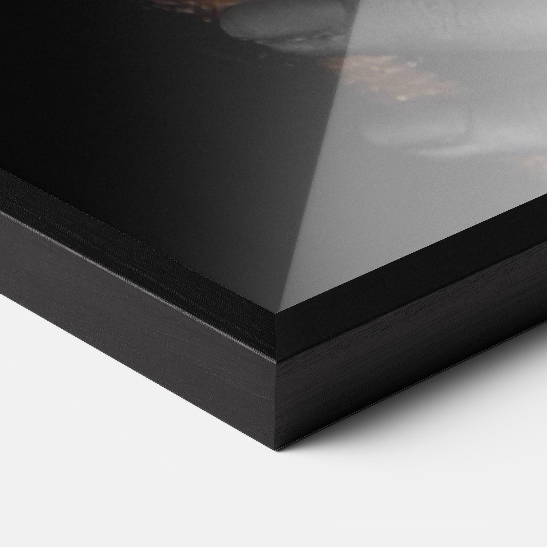 Gerahmte Poster Darkskinned Gold Art mockup 3