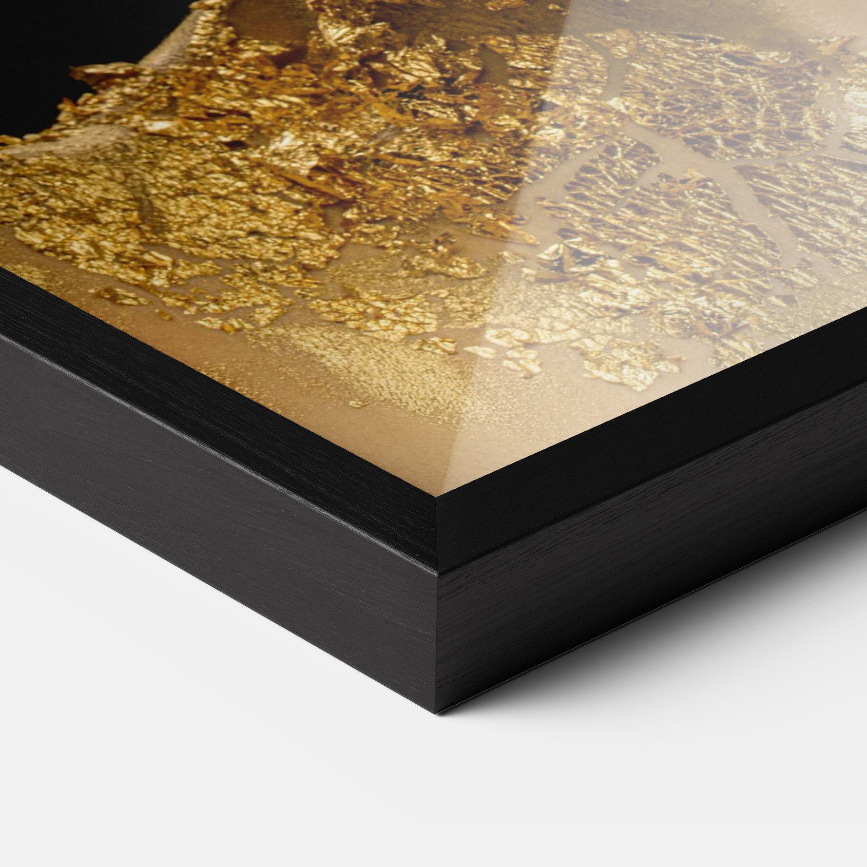 Gerahmte Poster Festive Golden Makeup mockup 3