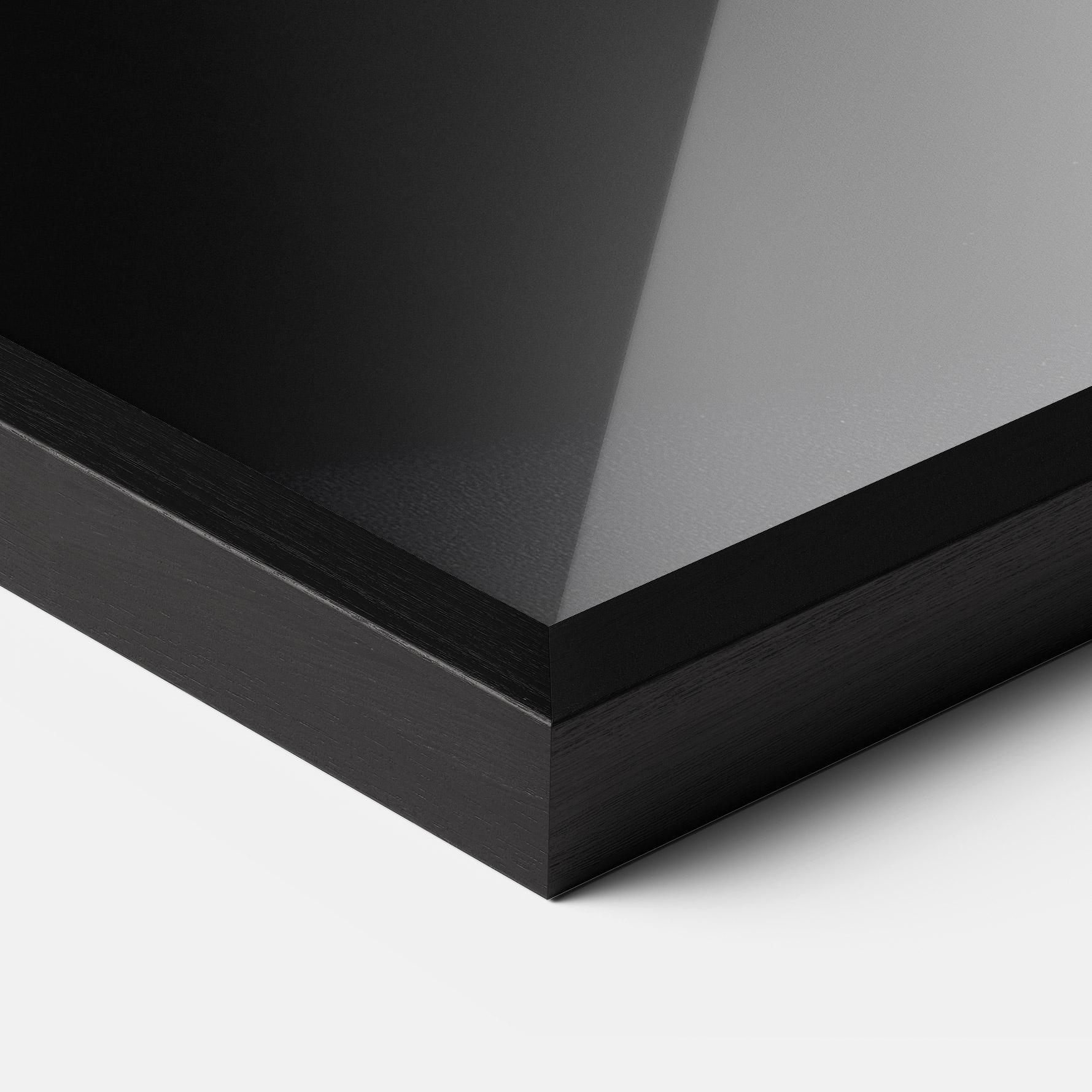 Gerahmte Poster Gold Chain Girl mockup 3