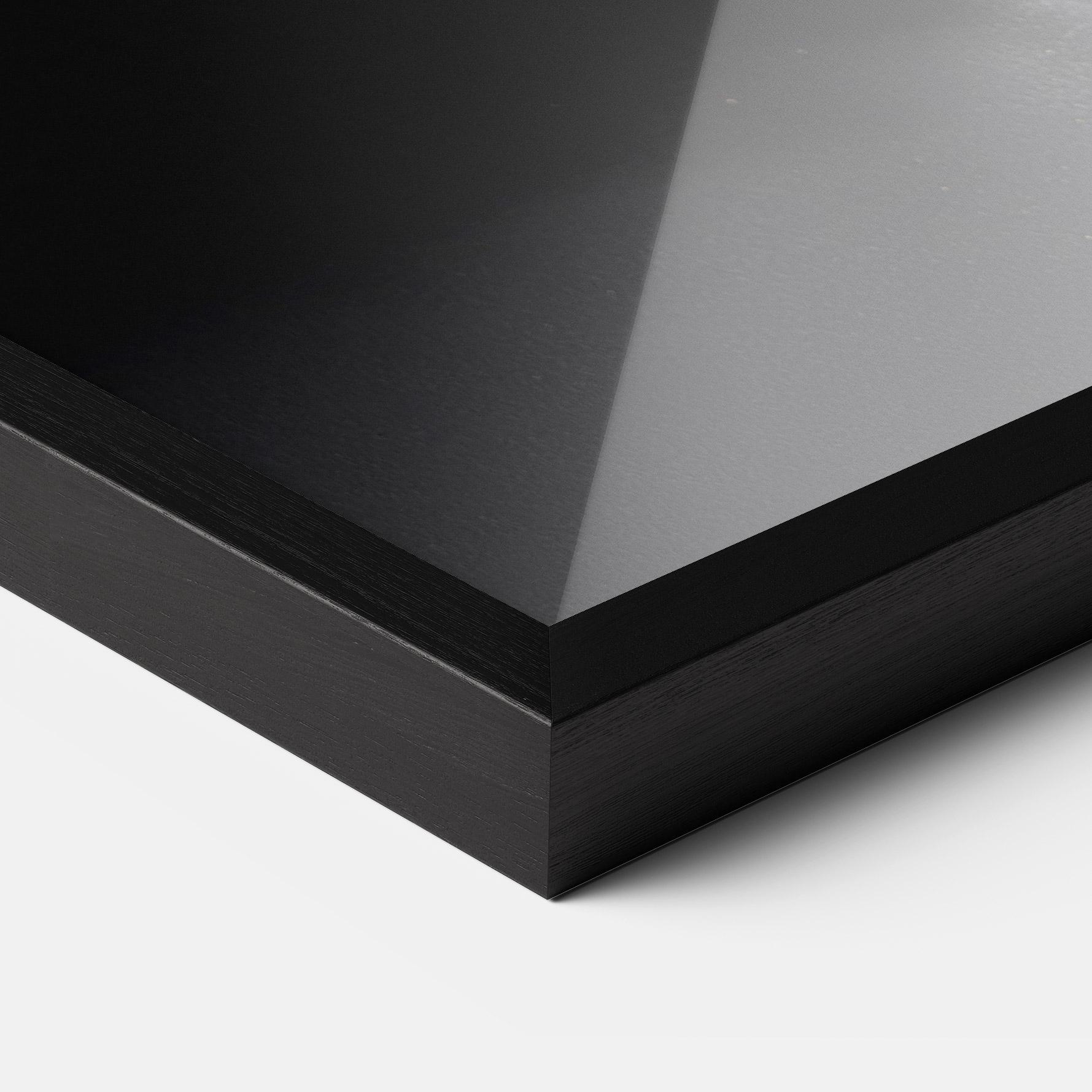 Gerahmte Poster Gold Chain Woman mockup 3