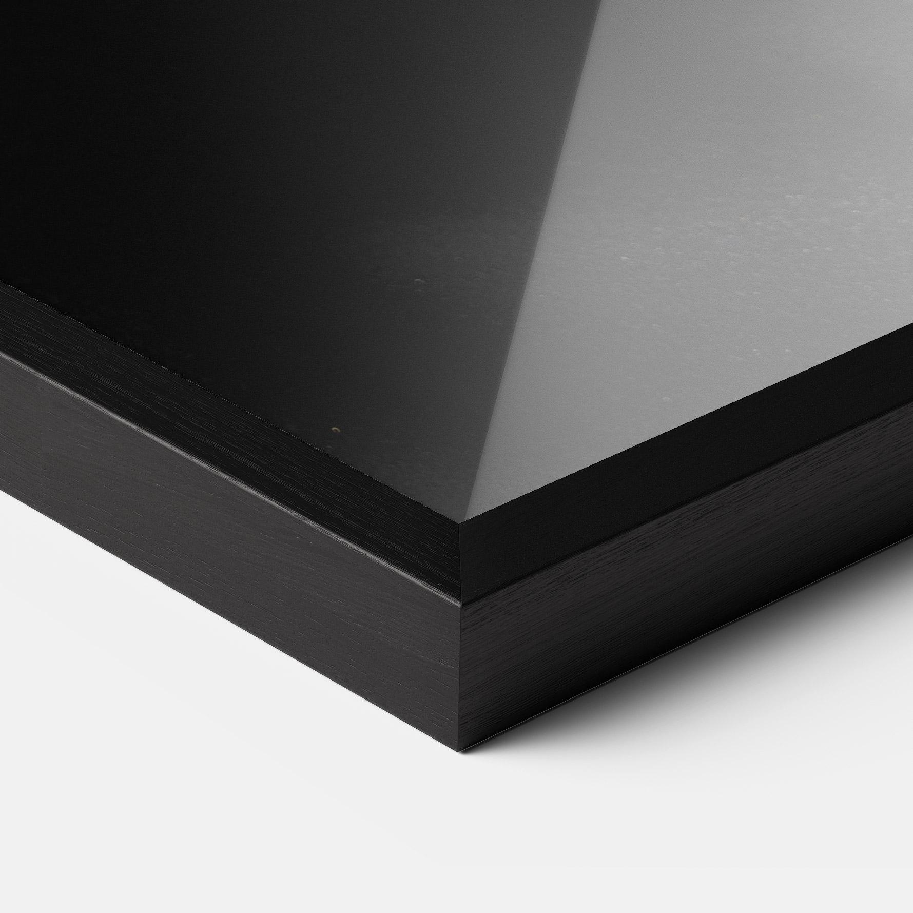 Gerahmte Poster Gold Makeup Nails mockup 3