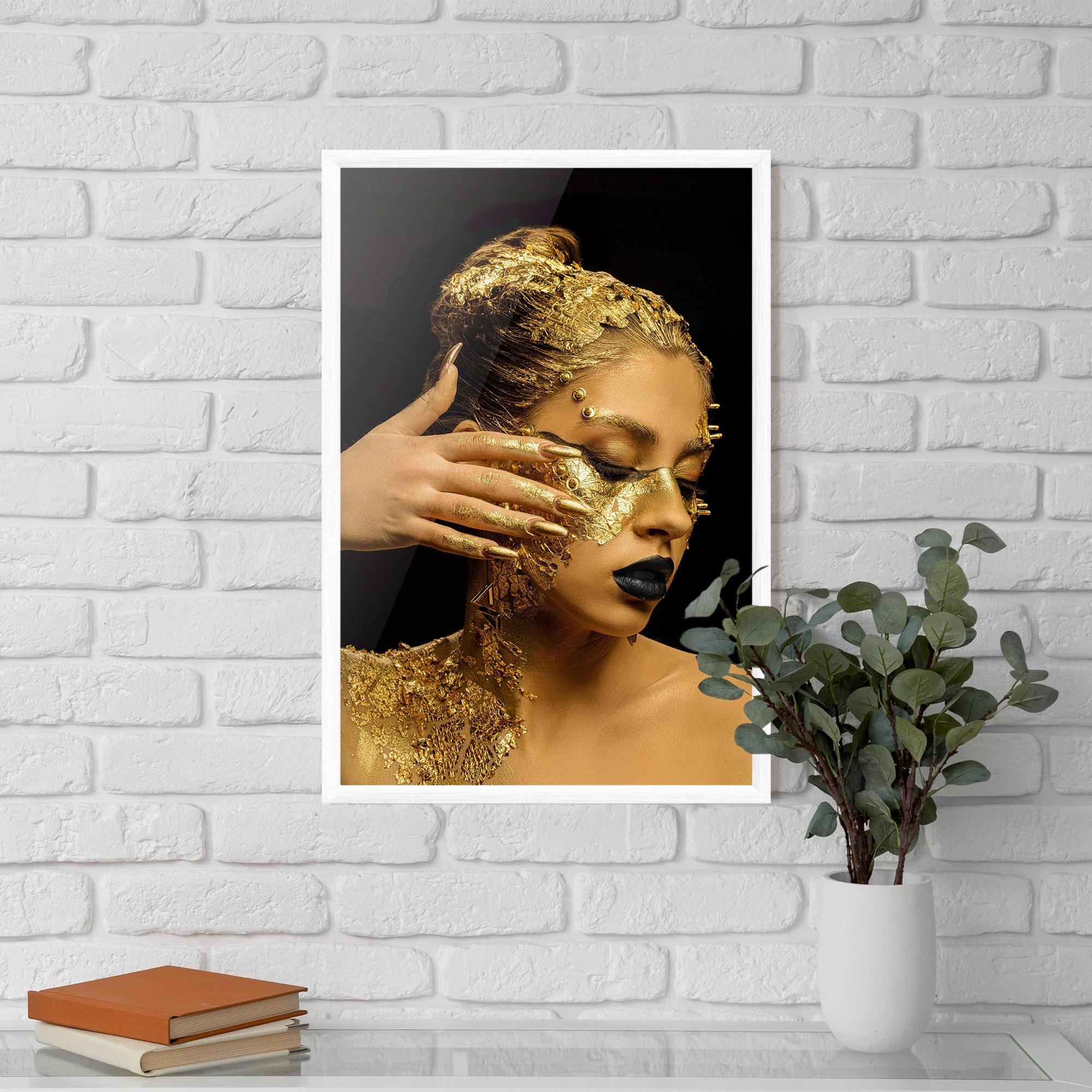 Gerahmte Poster Festive Golden Makeup mockup 5
