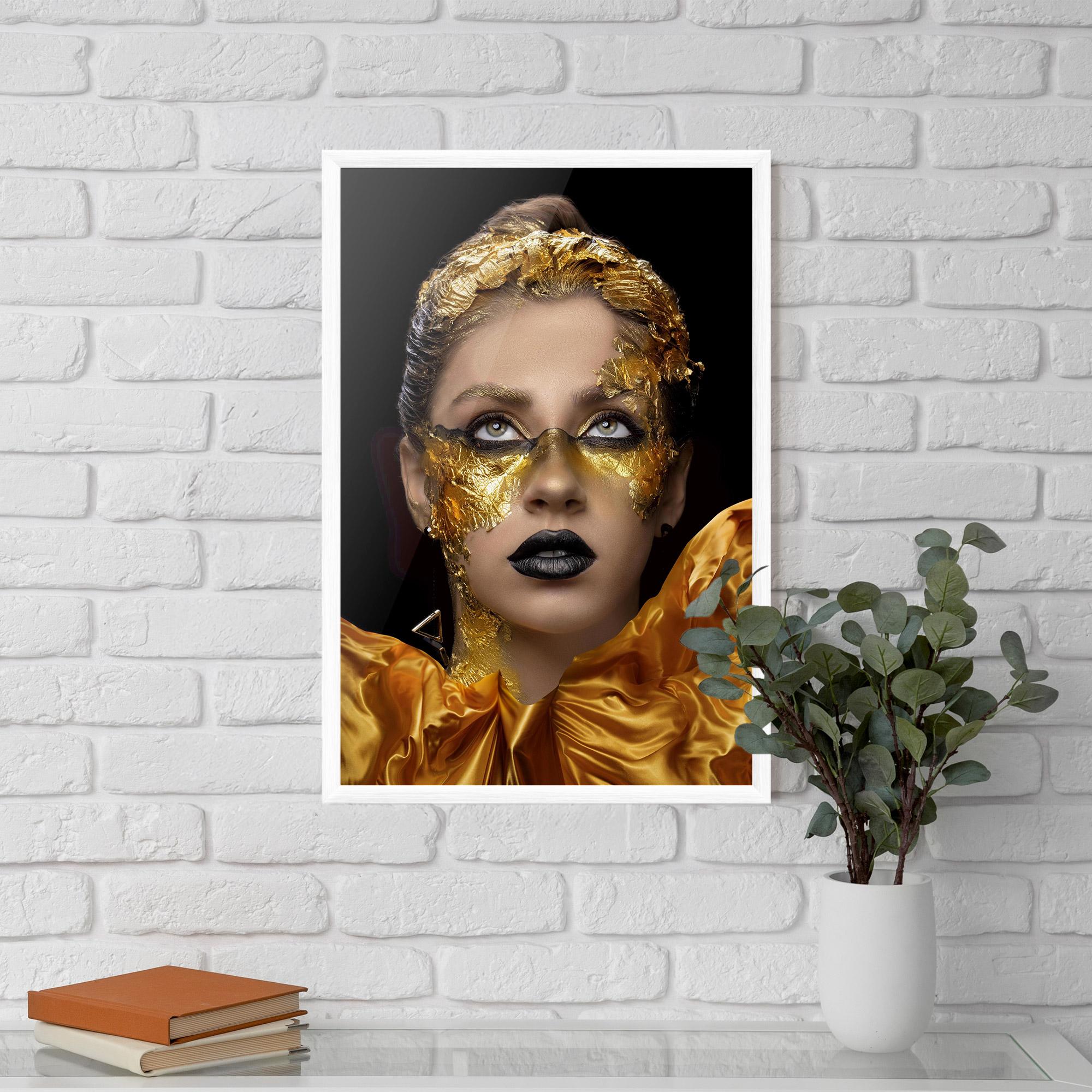 Gerahmte Poster Glamorous Gold Outfit mockup 5